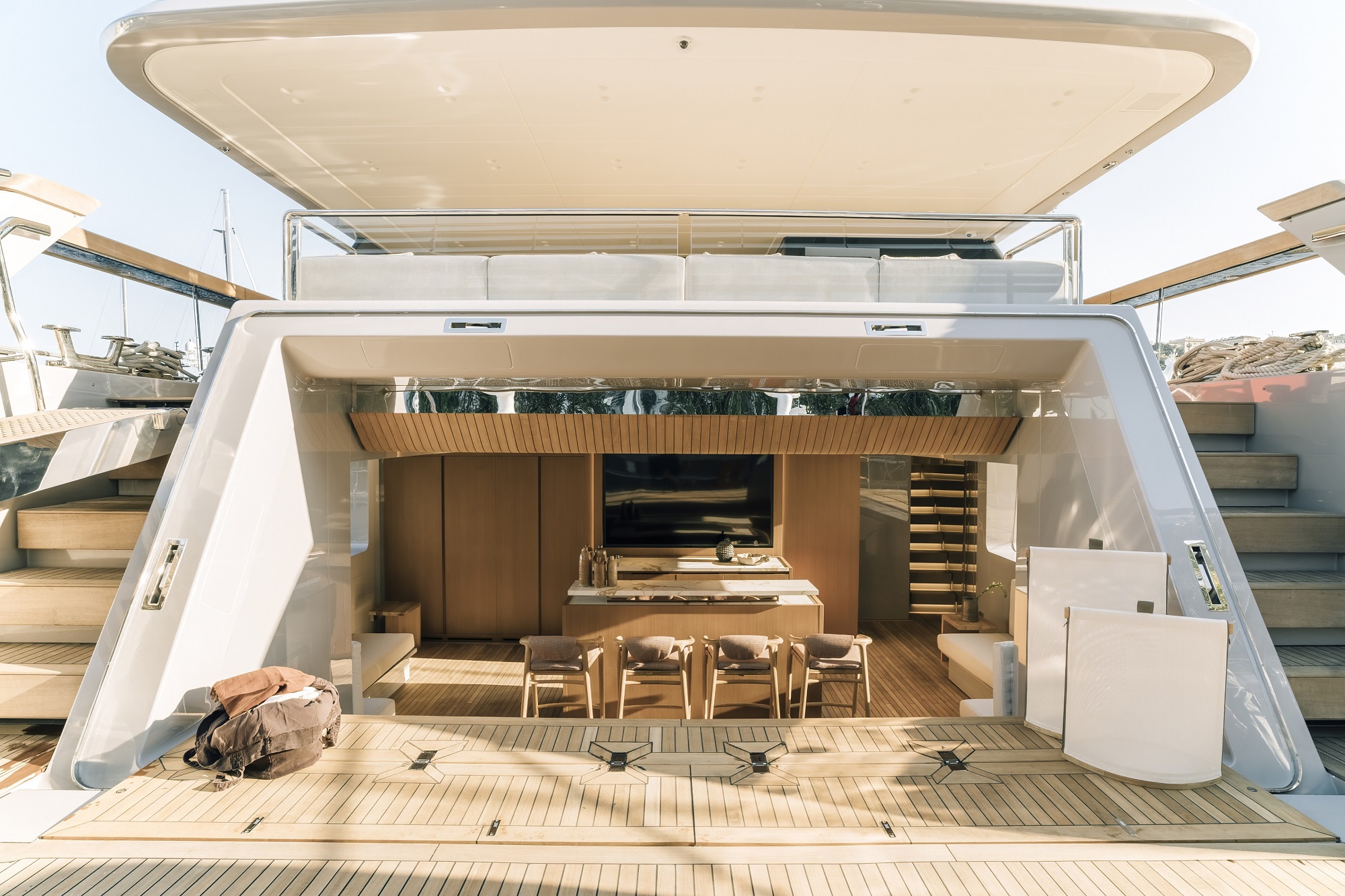 206 Aft deck beach club.jpg
