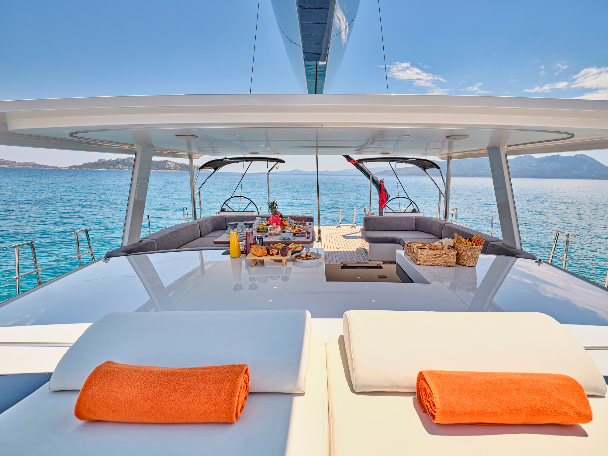 206 Foredeck sun pads.jpg