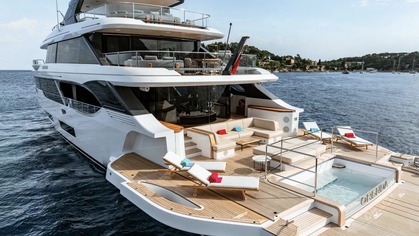 206 Main deck aft Oasis deck.jpg