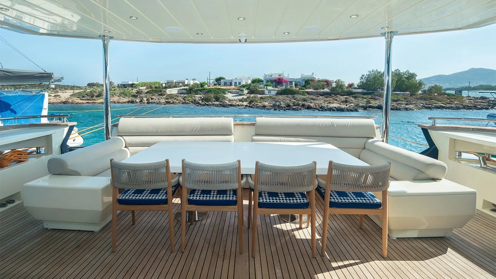 206 Main deck aft dining table.jpg