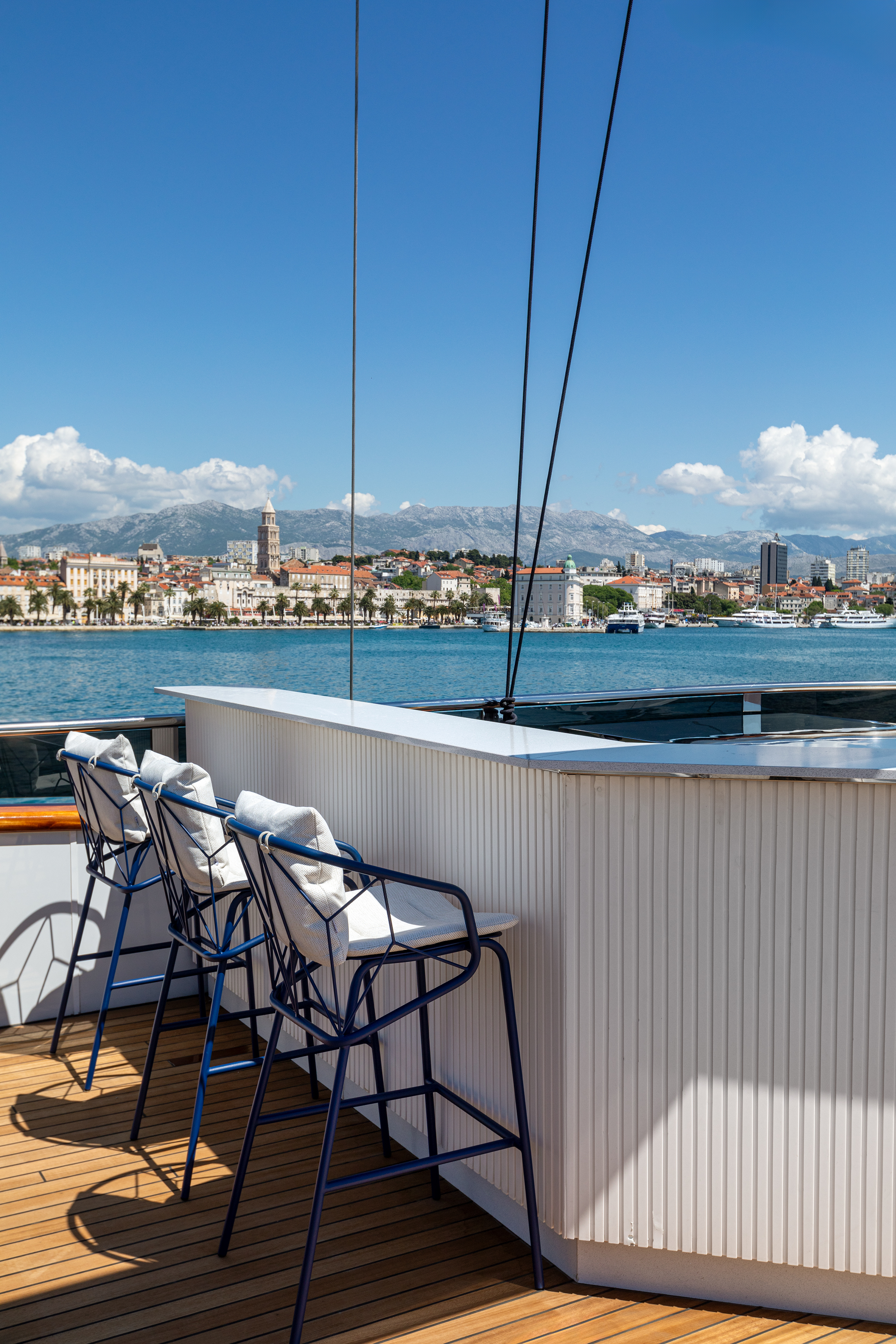206 Sit up bar on the sun deck.jpg