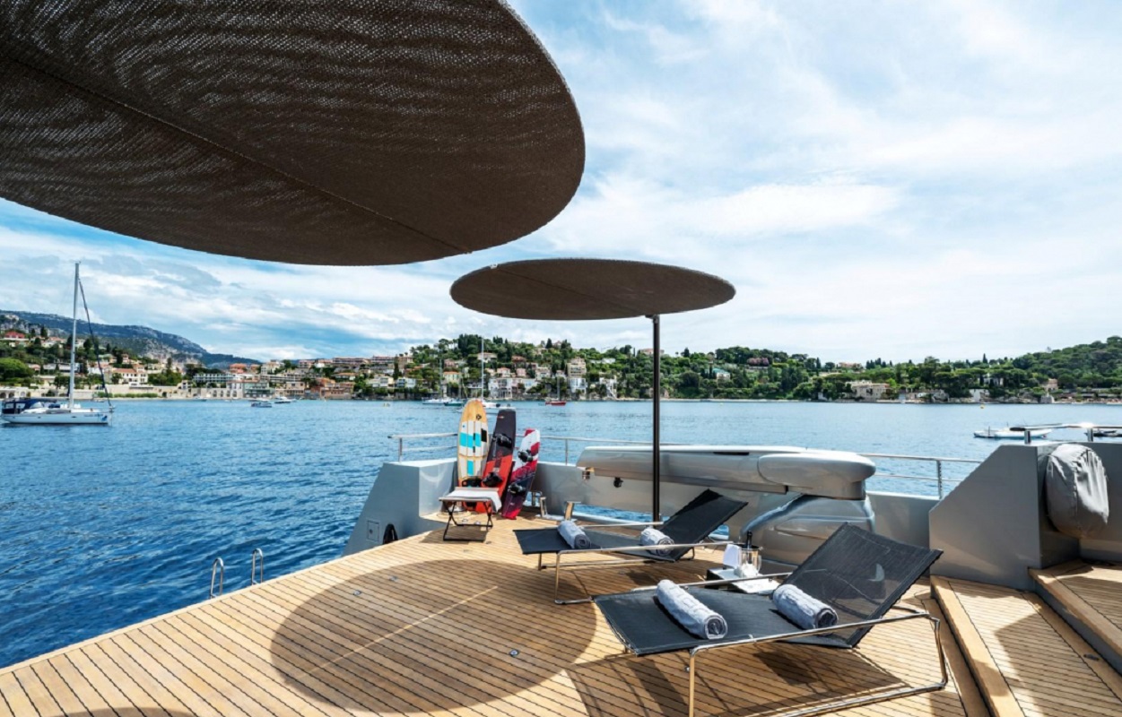 206 Sun beds on main deck.jpg