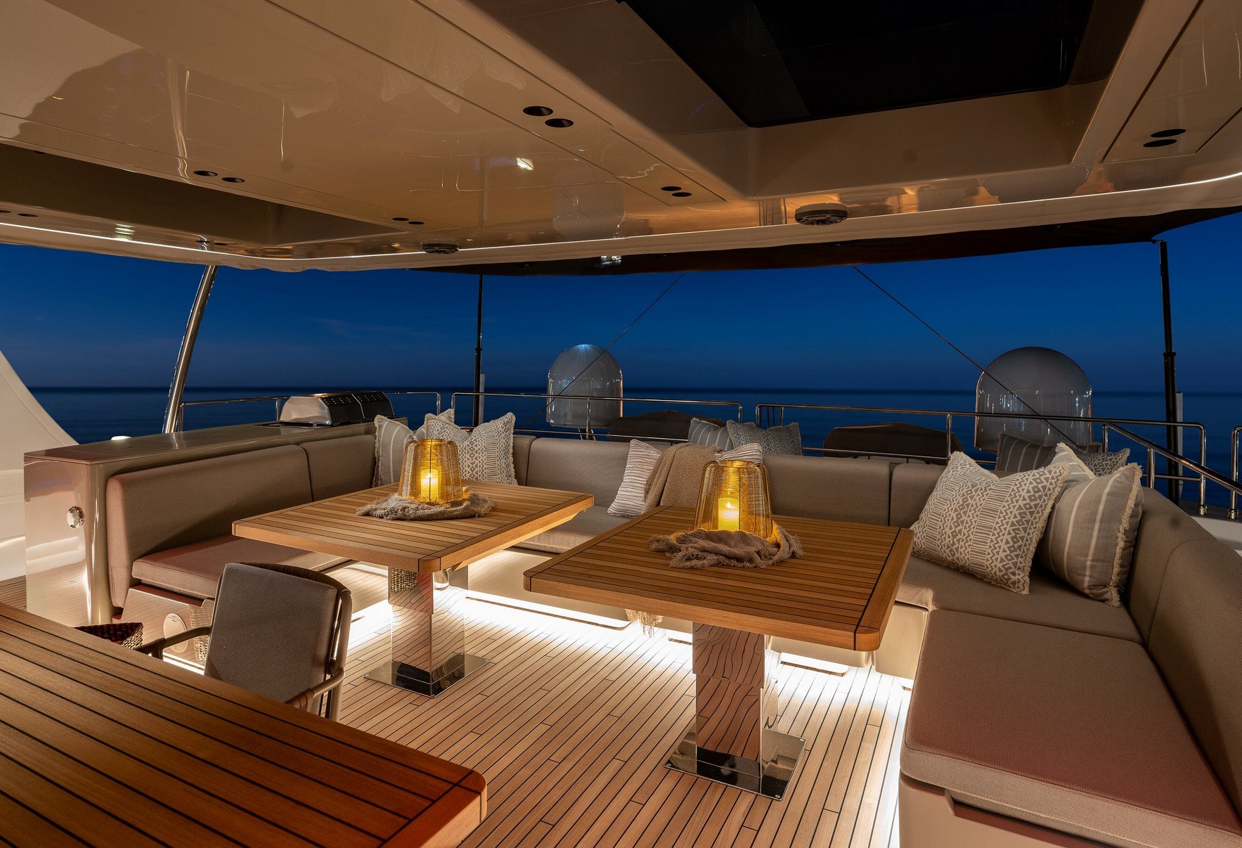 206 Sun deck dining at night.jpg