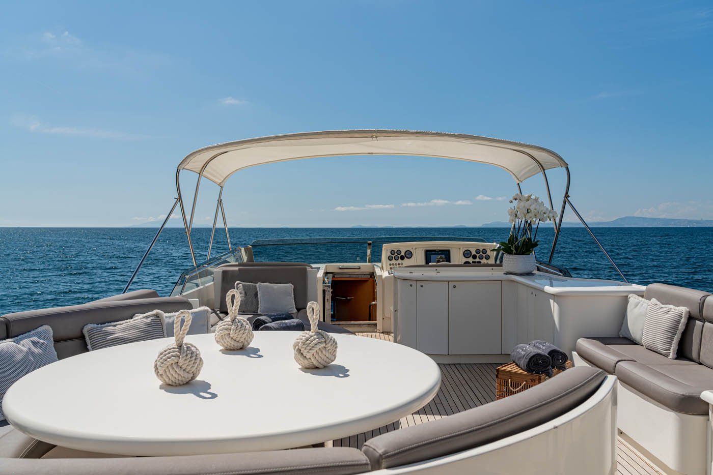 206 Sun deck dining.jpg