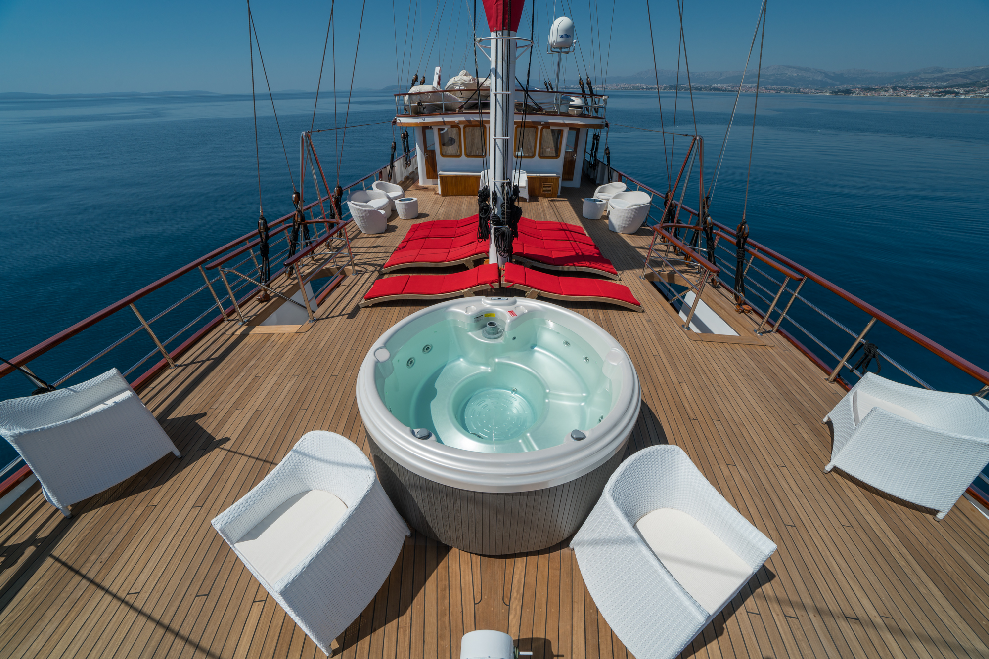 206 Sun deck jacuzzi and sun beds.jpg