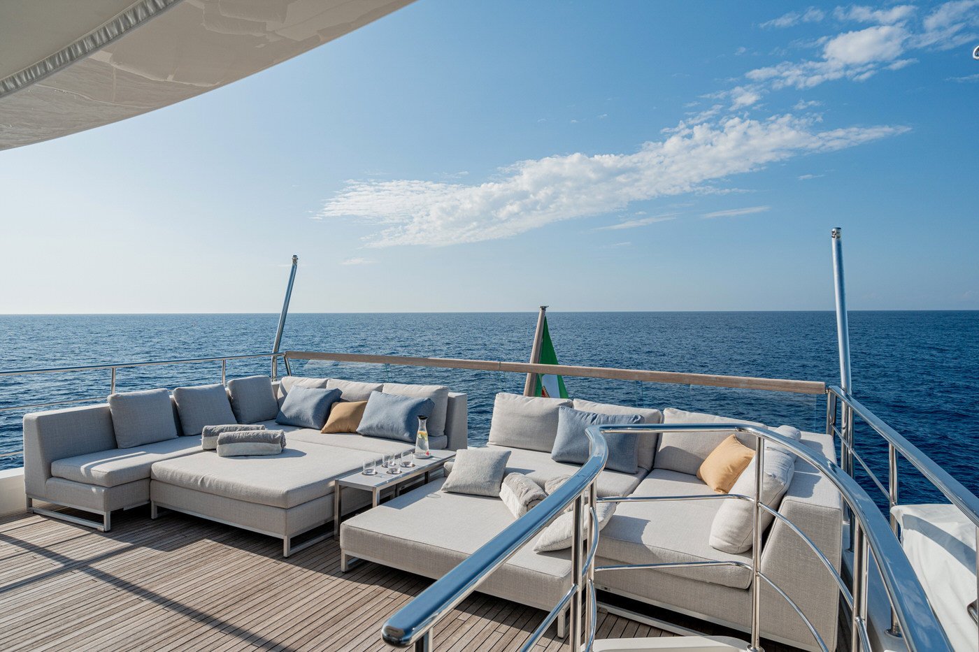 206 Sun deck modular deck furnishings.jpg