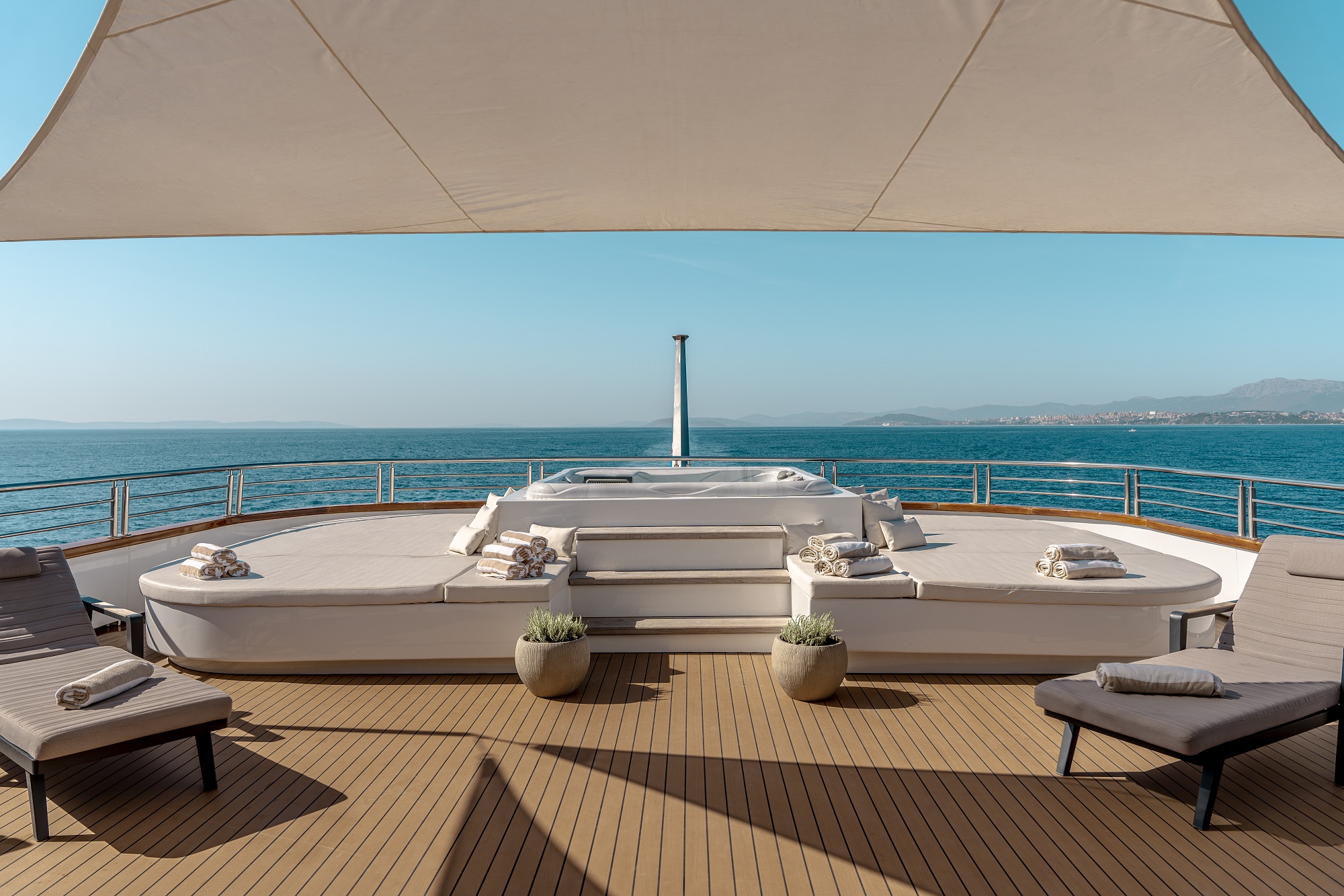 206 Sun deck view across the jacuzzi.jpg