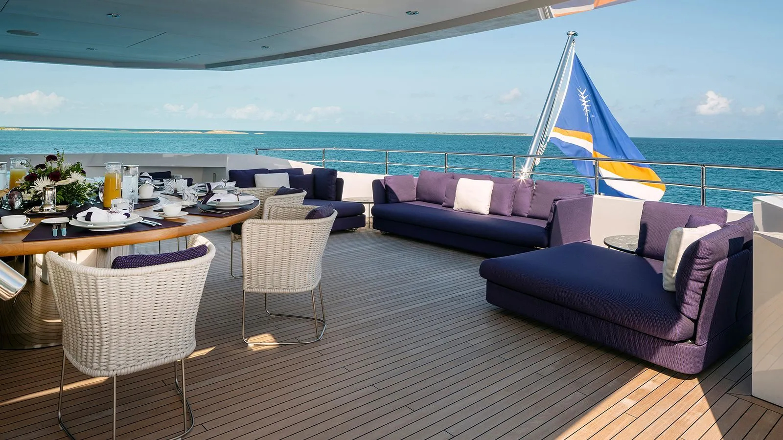 206 Upper deck aft lounge.jpg
