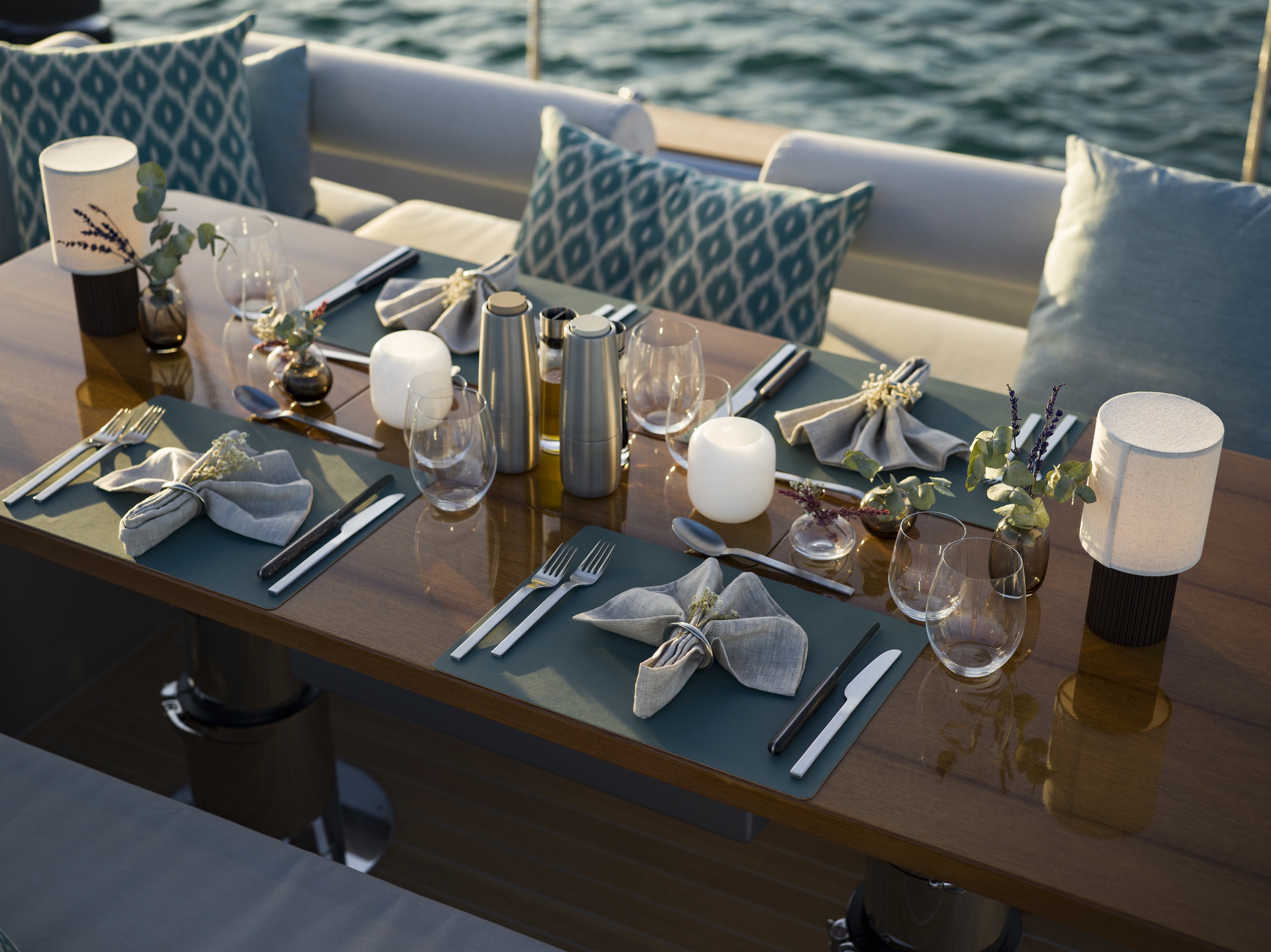 207 Al fresco tablescape.jpg