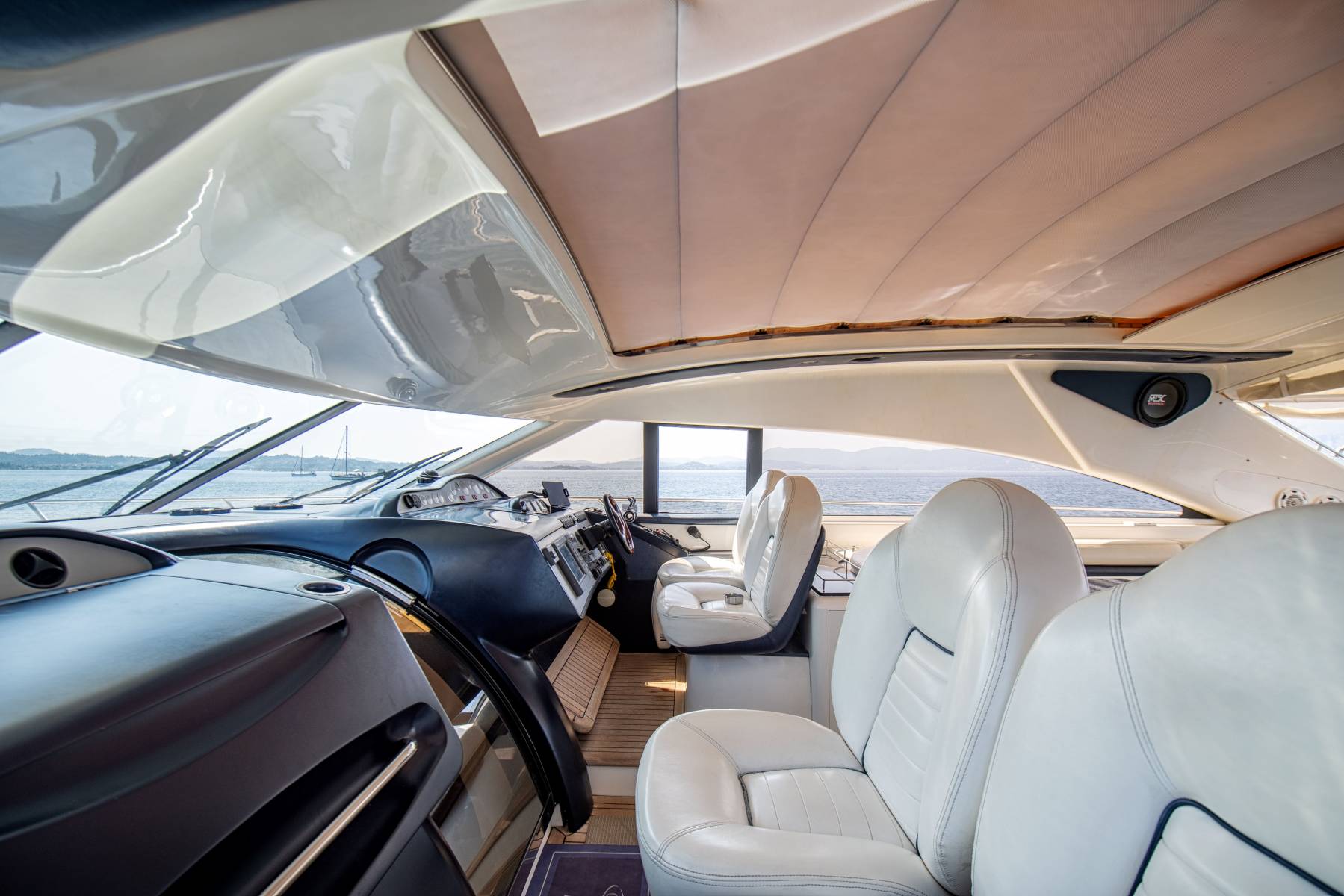207 Forward companion seating.jpg