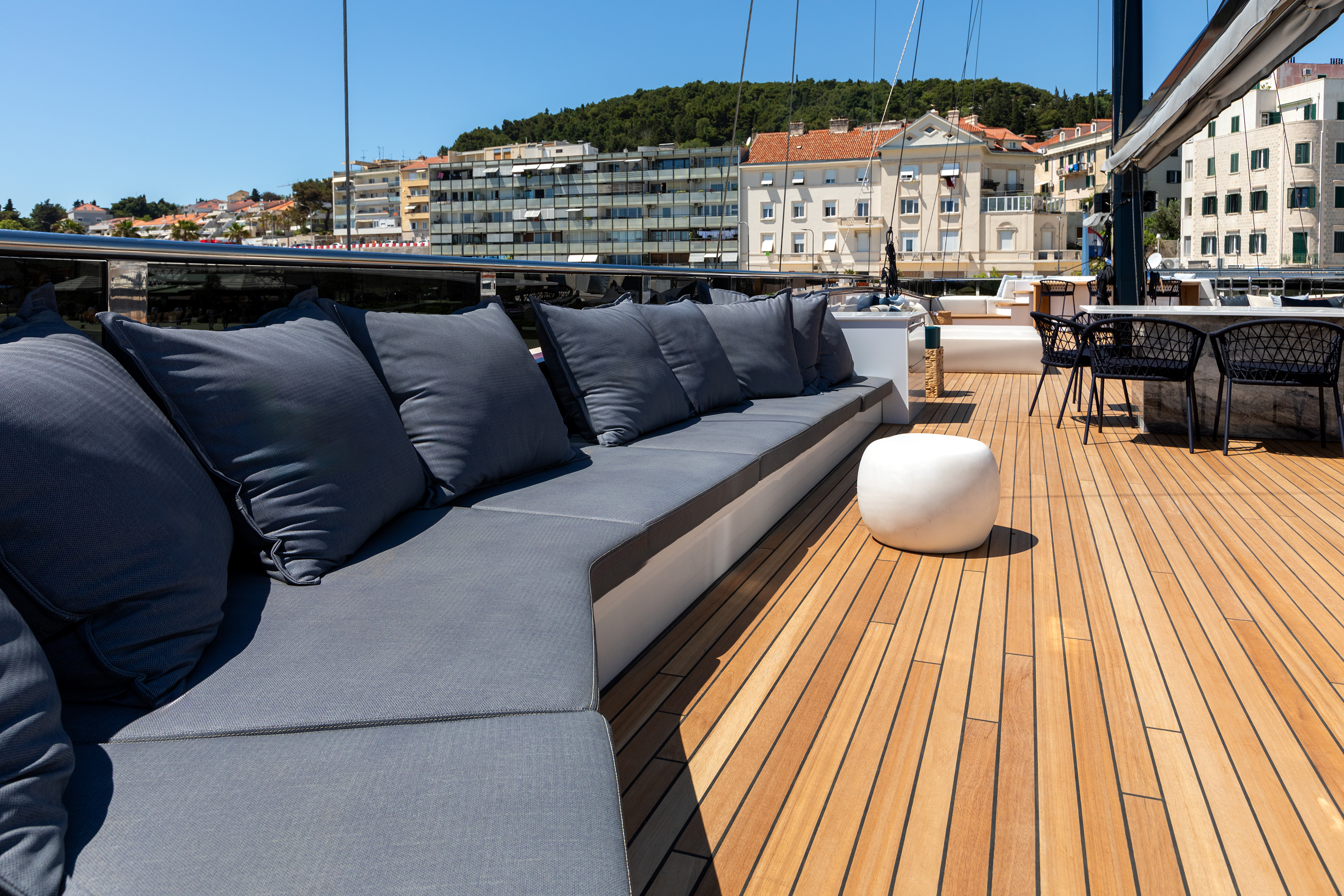 207 Loung furnishings on sun deck.jpg
