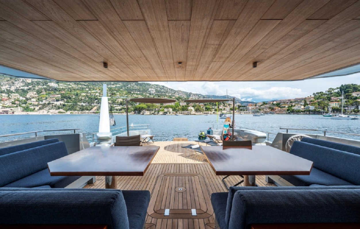 207 Lounge and dining on Main deck.jpg