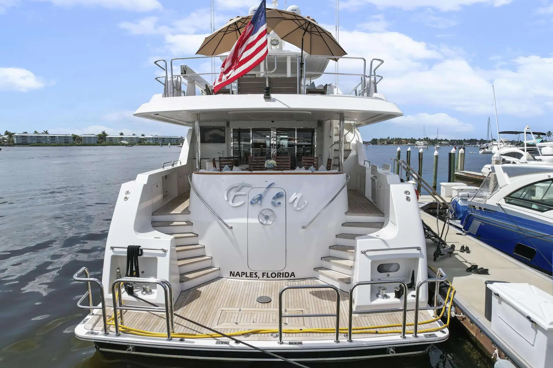 207 Stern swim platform.jpg