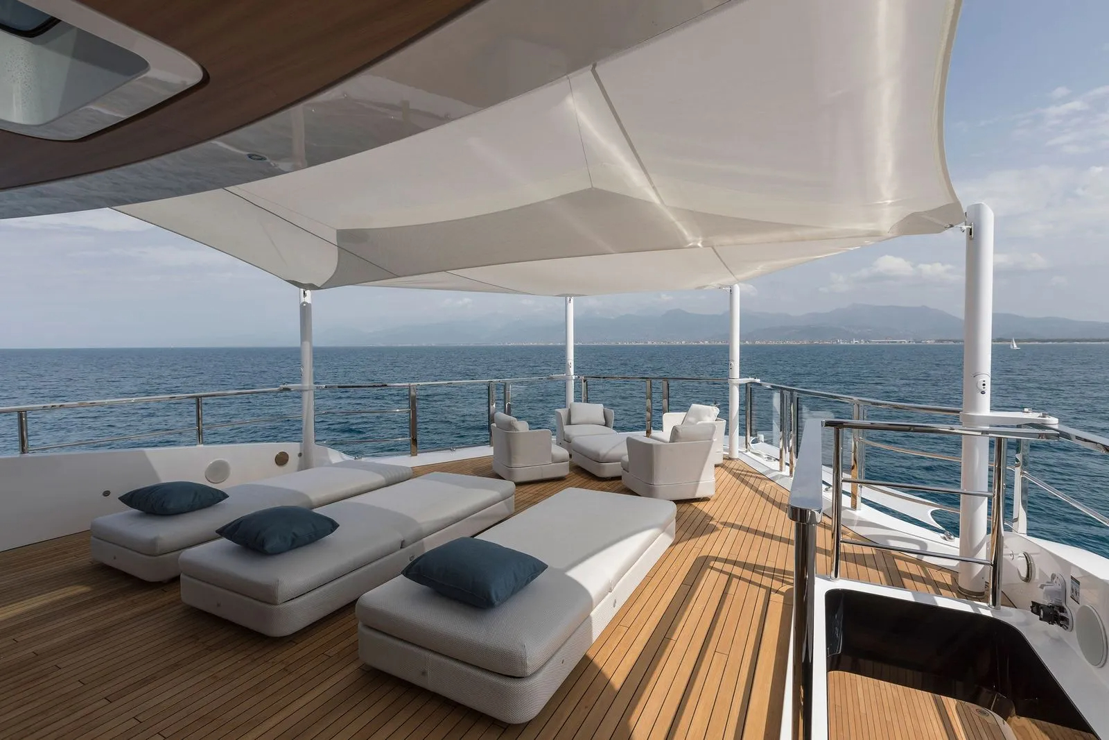 207 Sun deck sunpads.jpg