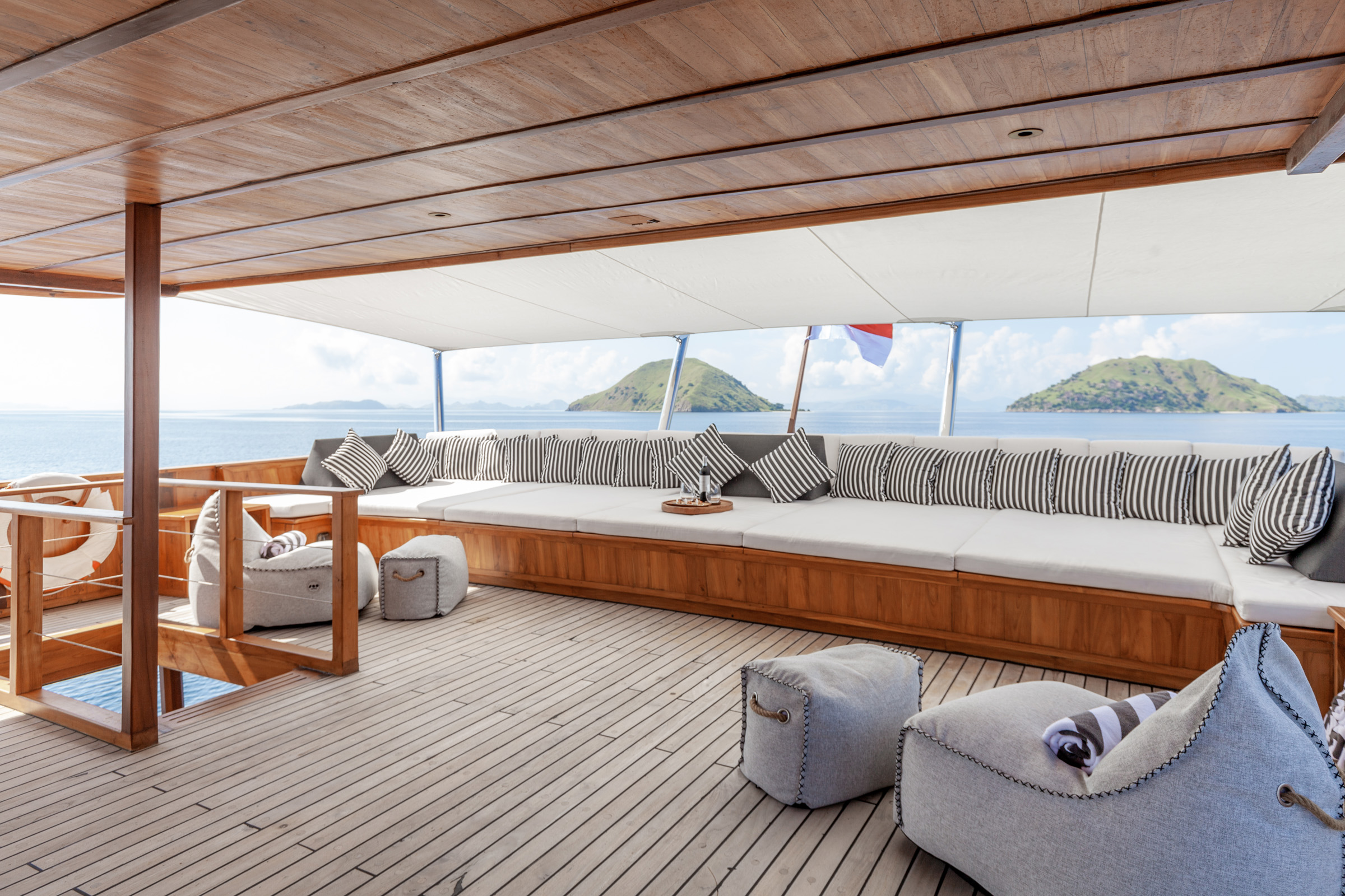 207 Upper deck terrace aft.jpg