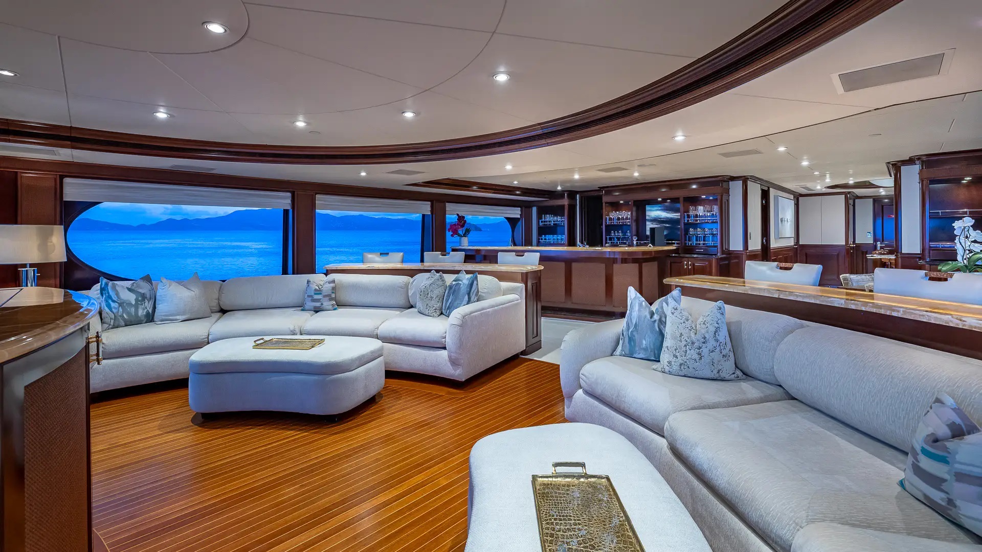 208 Bridge deck salon.jpg