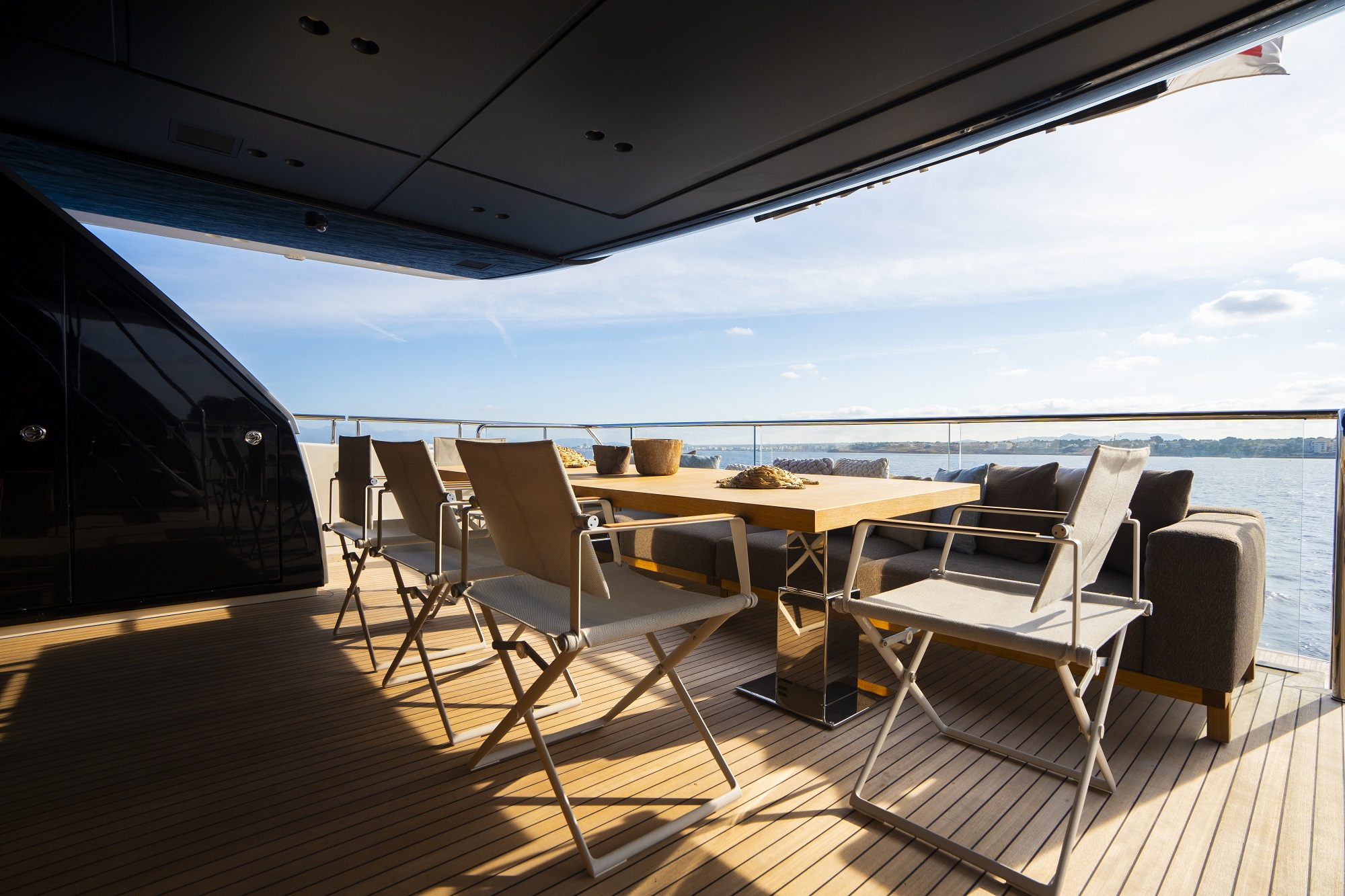 208 Dining on Main deck.jpg