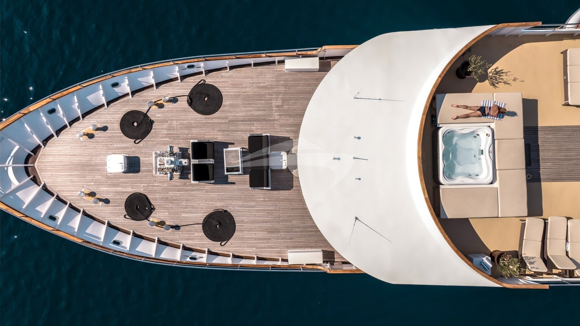 208 Foredeck aerial view.jpg