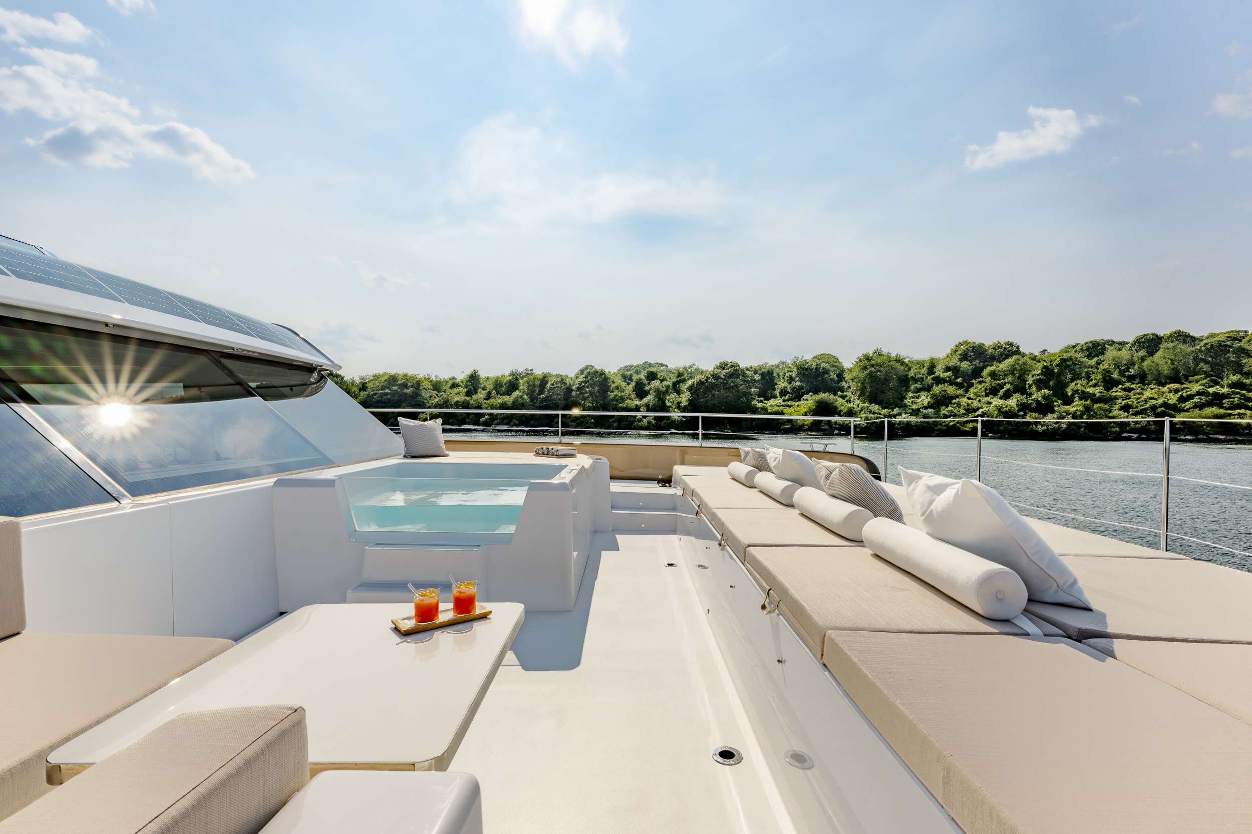 208 Foredeck lounge.jpg