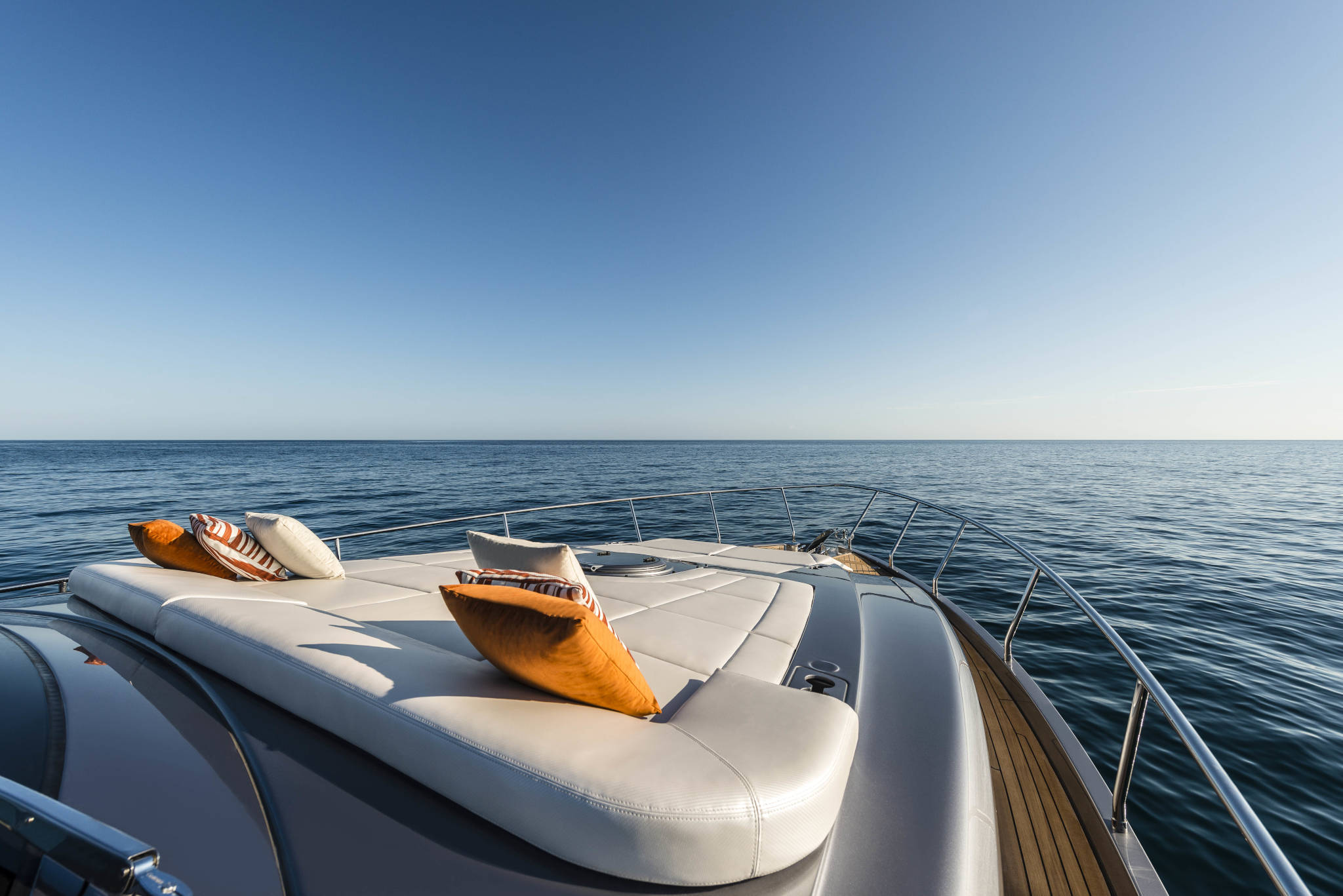 208 Foredeck sun pads view forward.jpg