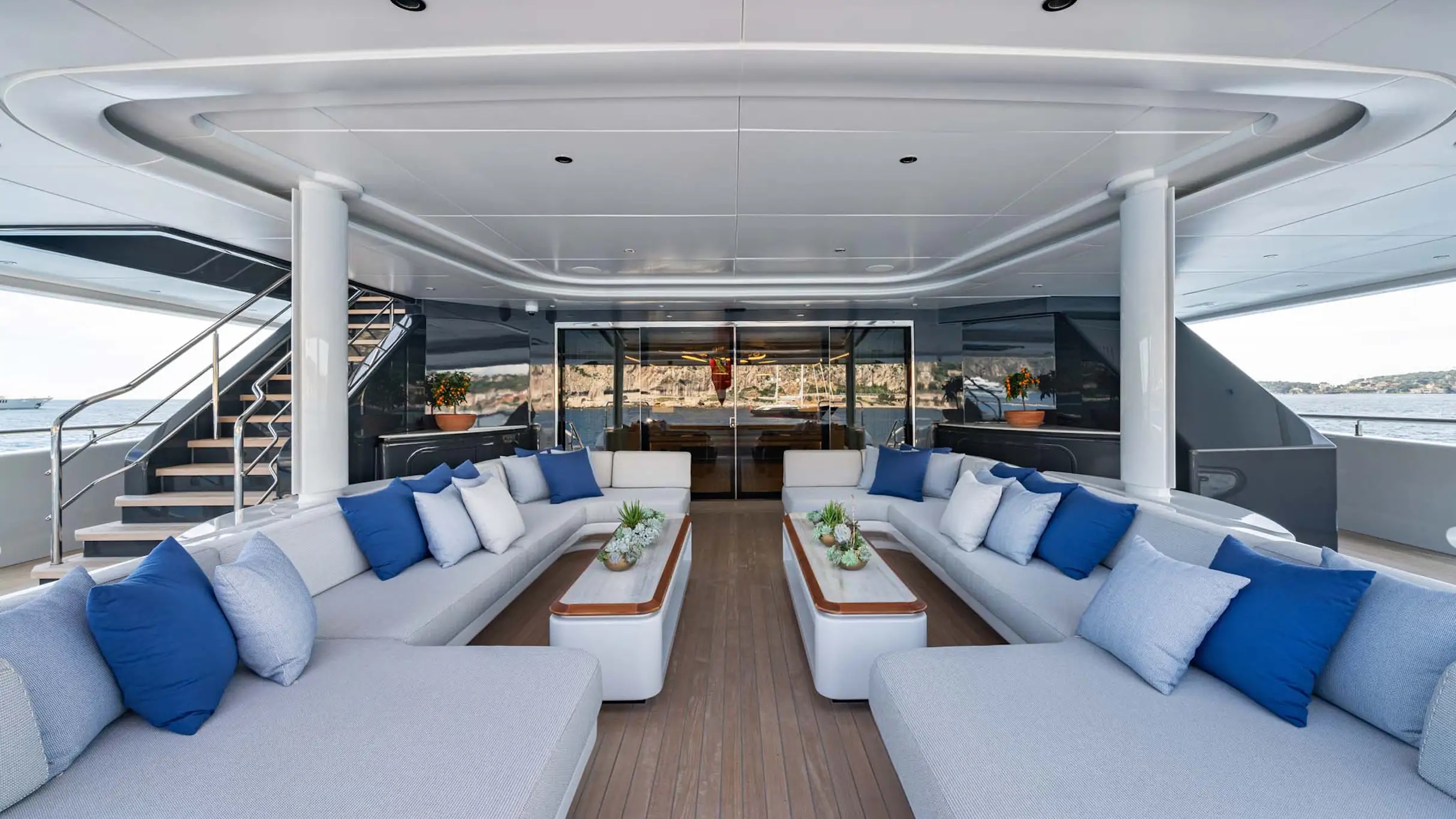 208 Lounge on Main deck.jpg