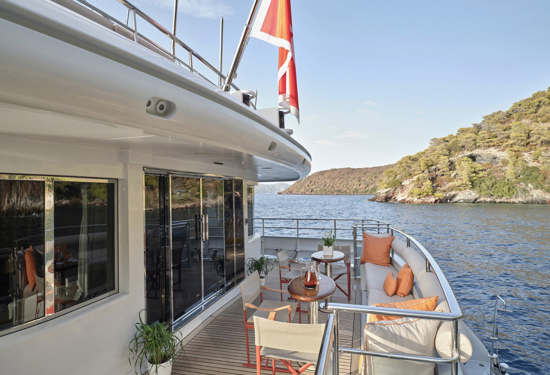 208 Main deck dining and seating.jpg