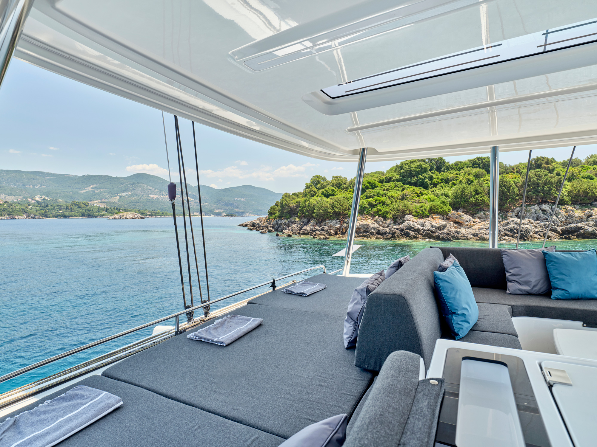 209 Flybridge seating.jpg