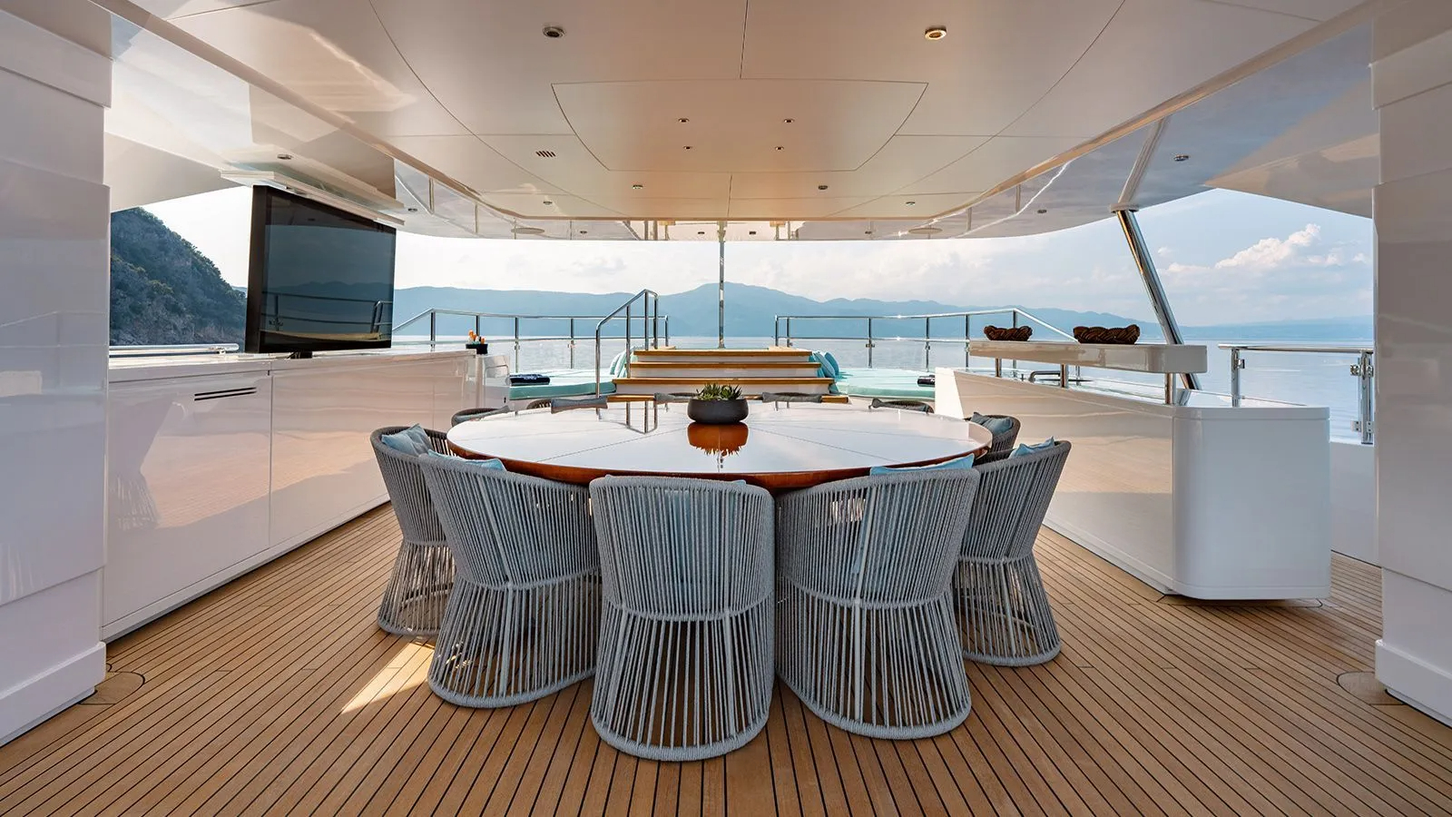209 Sun deck dining.jpg