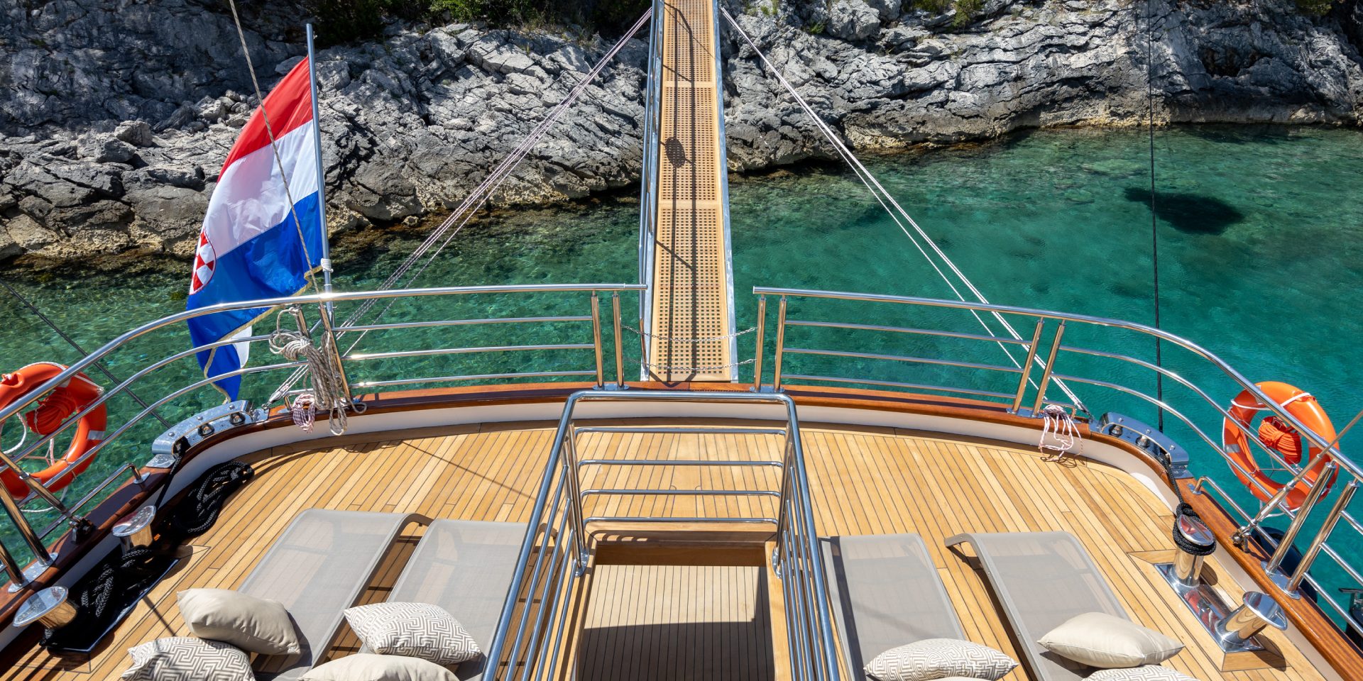 209 Sun loungers on Main deck.jpg
