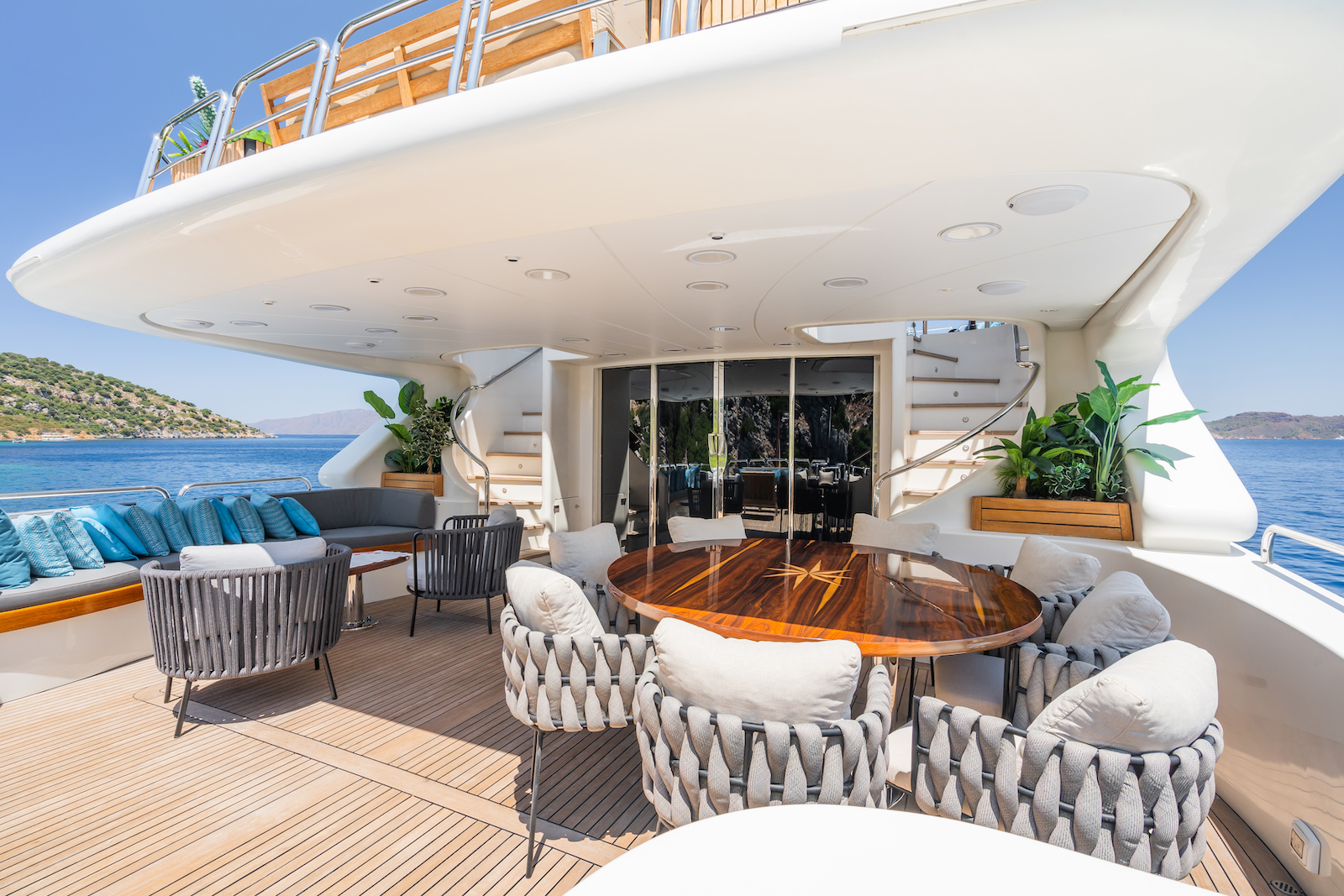 209 Upper deck aft dining.jpg