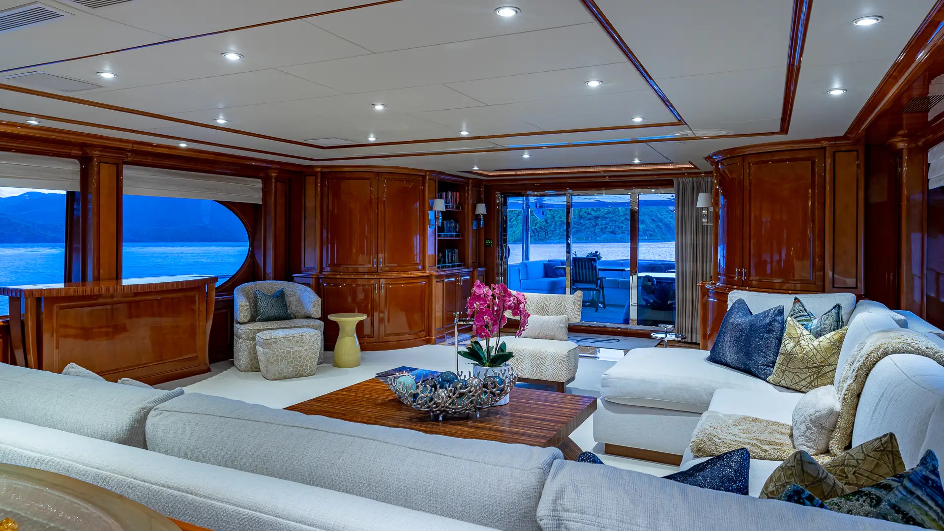 210 Main deck salon alternative view.jpg