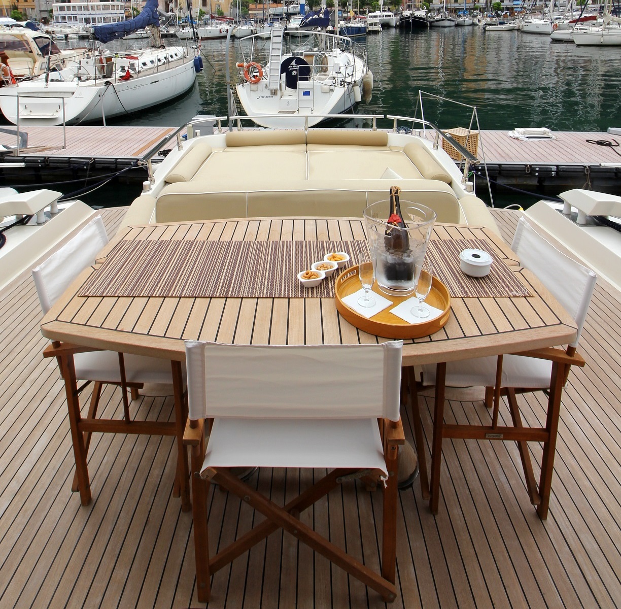 3 forever motor yacht luxury yacht charter noleggio barche levante yachts (3).jpg