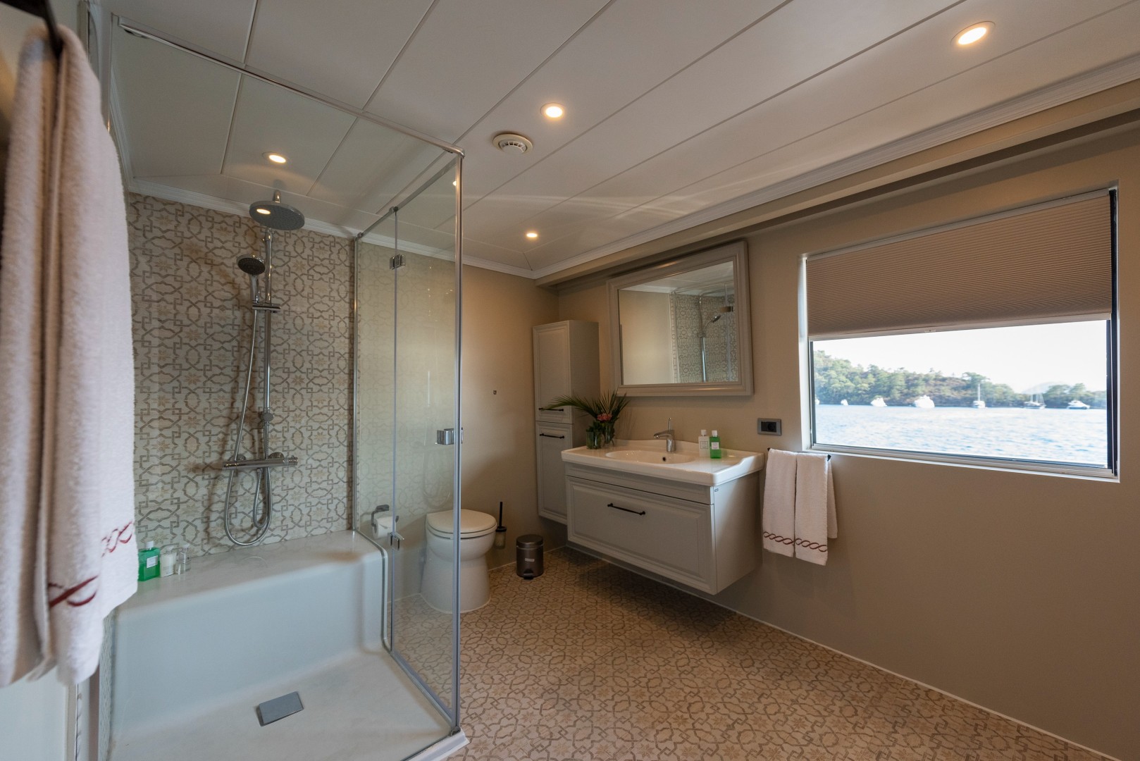 3.10 Guest bathroom.jpg
