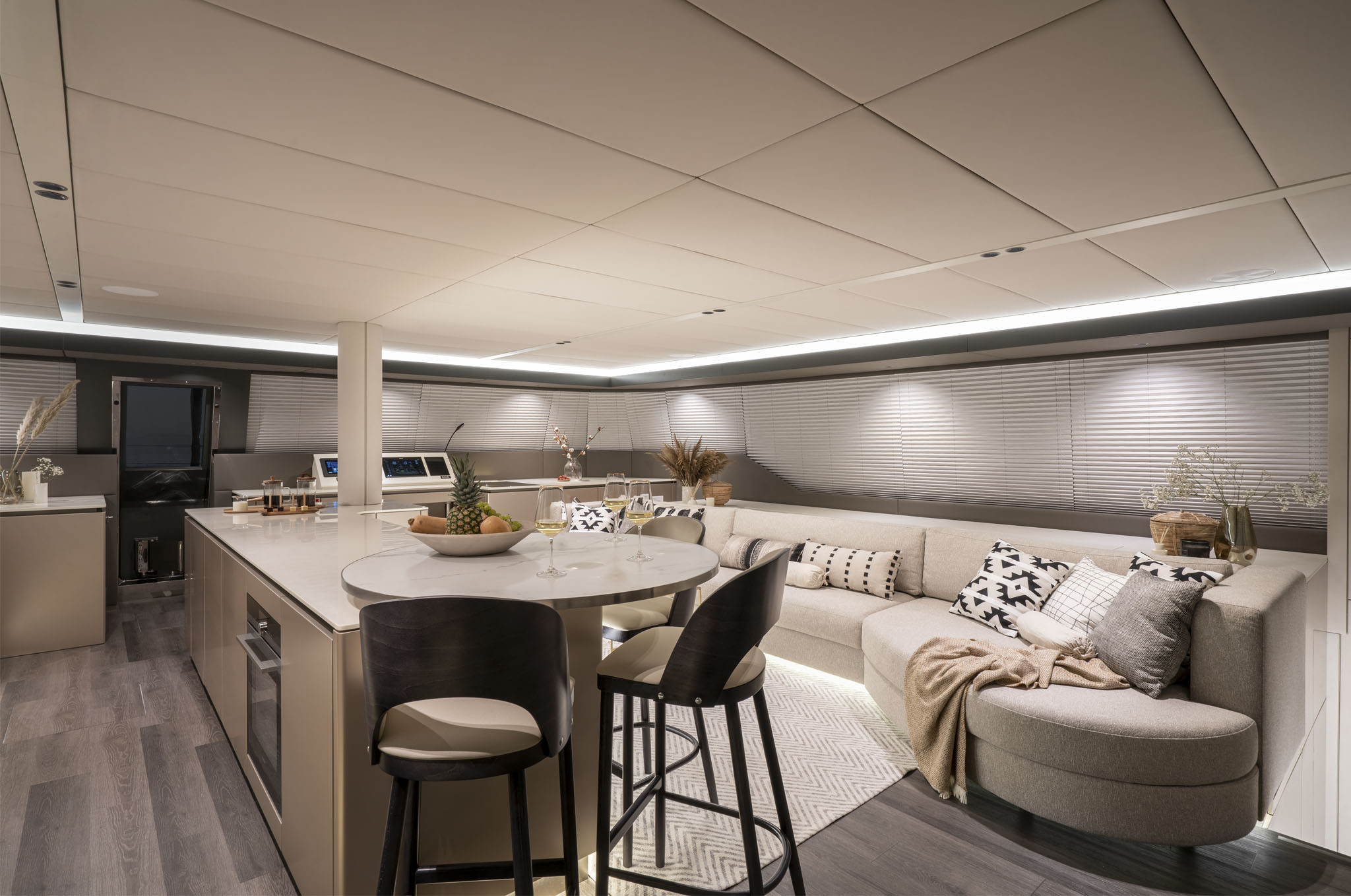 3.2 Main saloon galley and dining bar.jpg