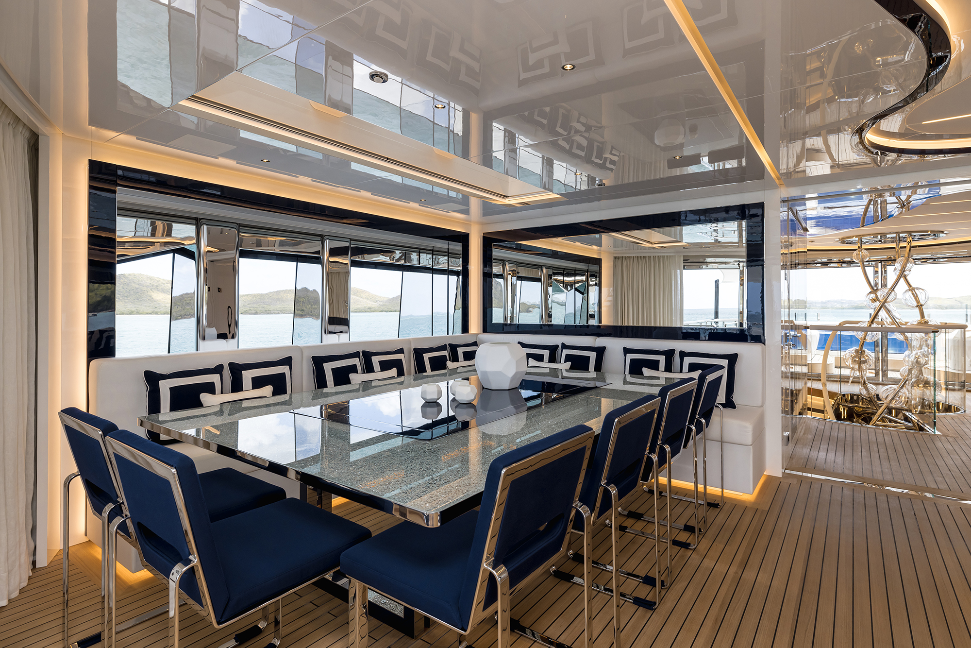 3.2 Skylounge dining.jpg