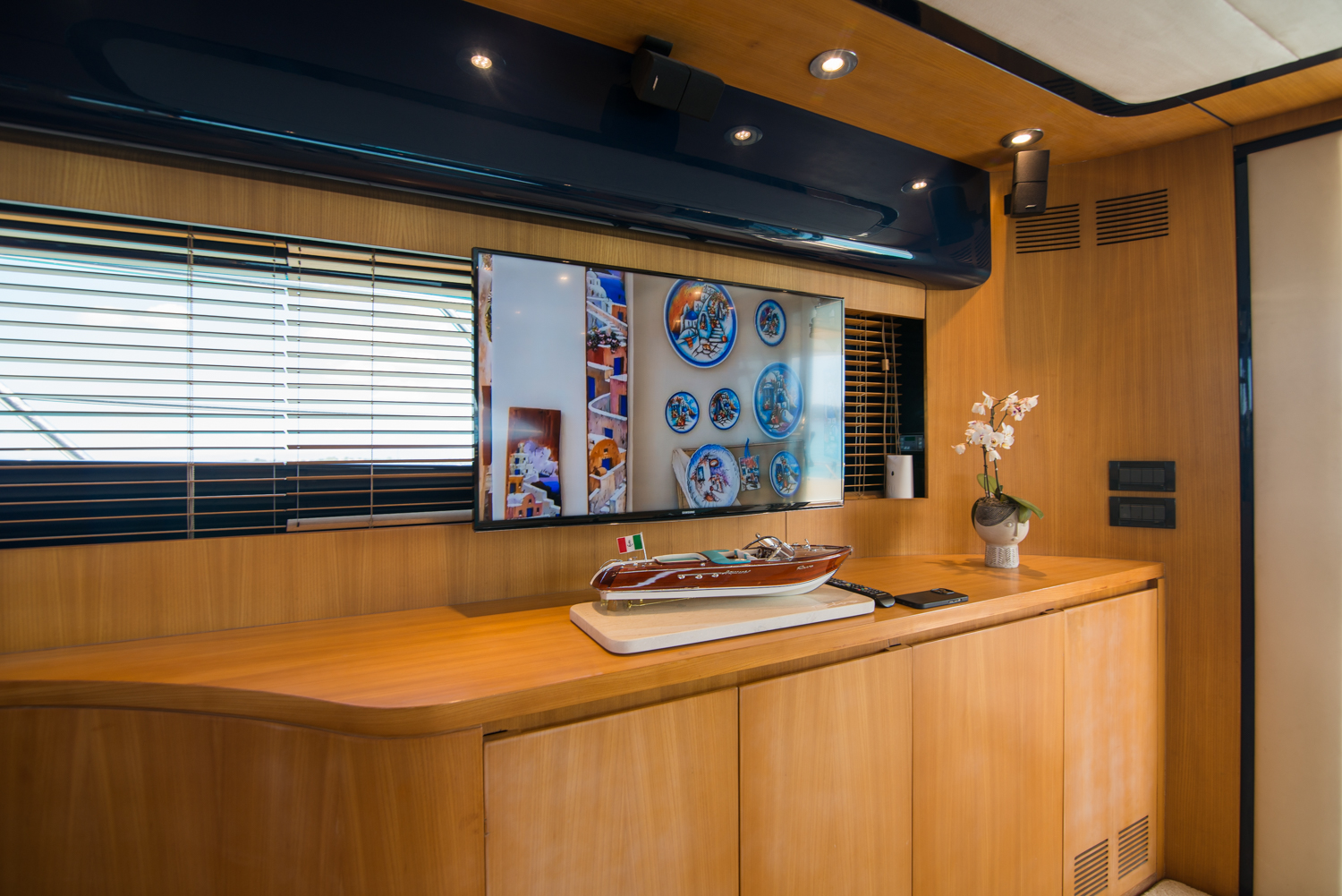 3.3 Modern interior.jpg