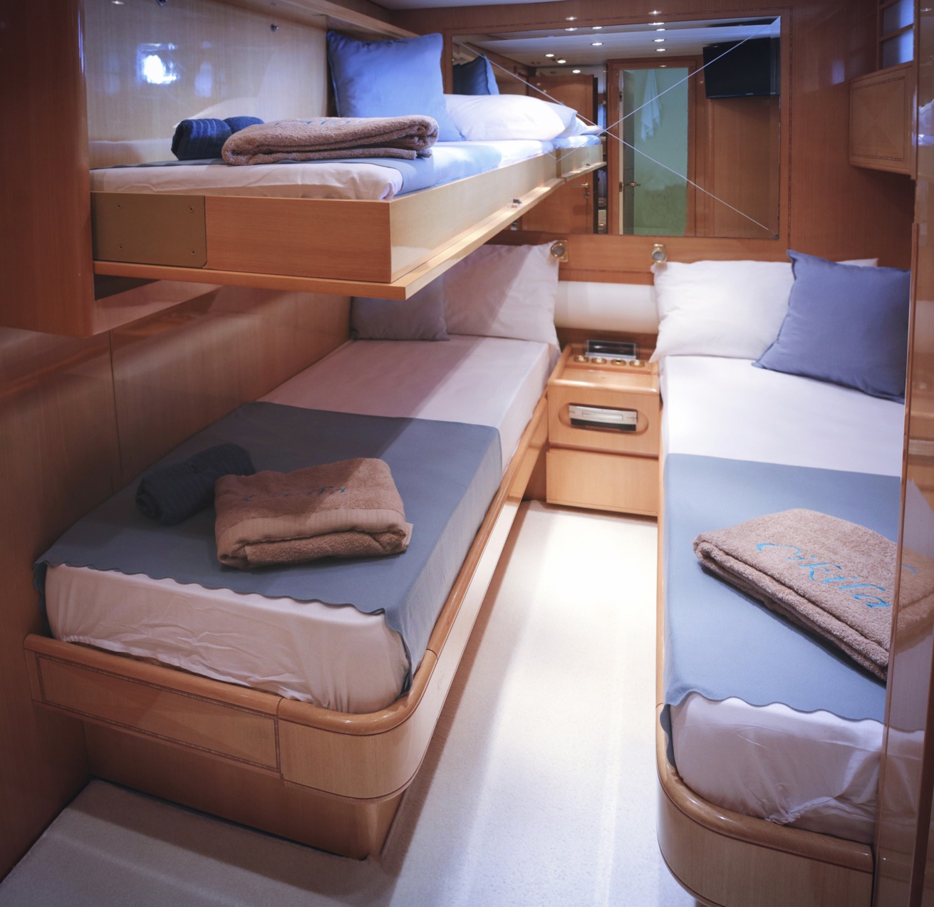 3.3 Twin cabin with pullman bunk.jpg