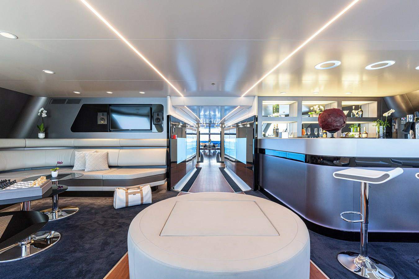 3.4 Forward lounge with bar and seating.jpg