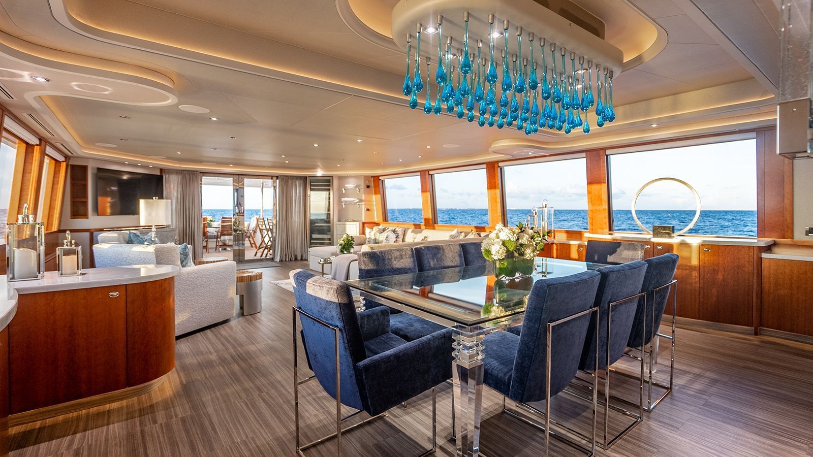 3.5 Main salon dining view aft.jpg