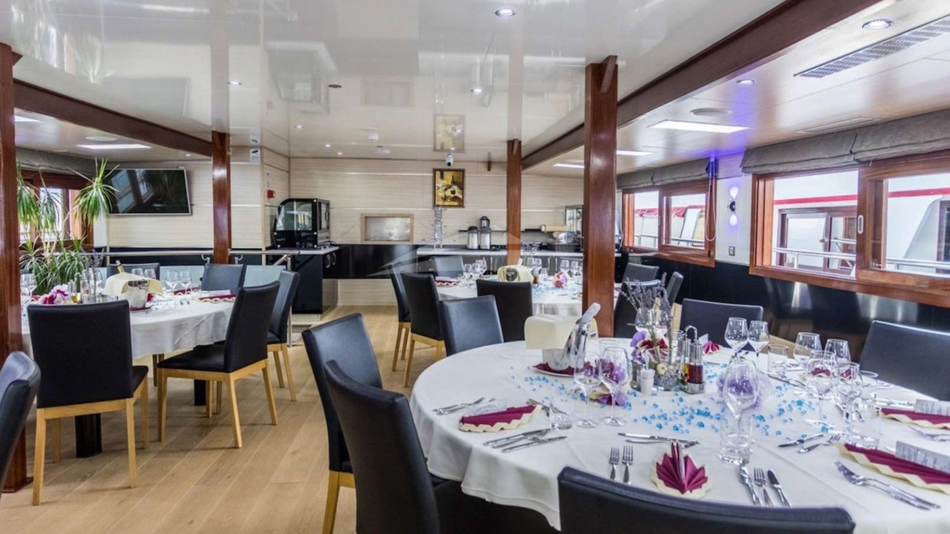301 Dining salon.jpg
