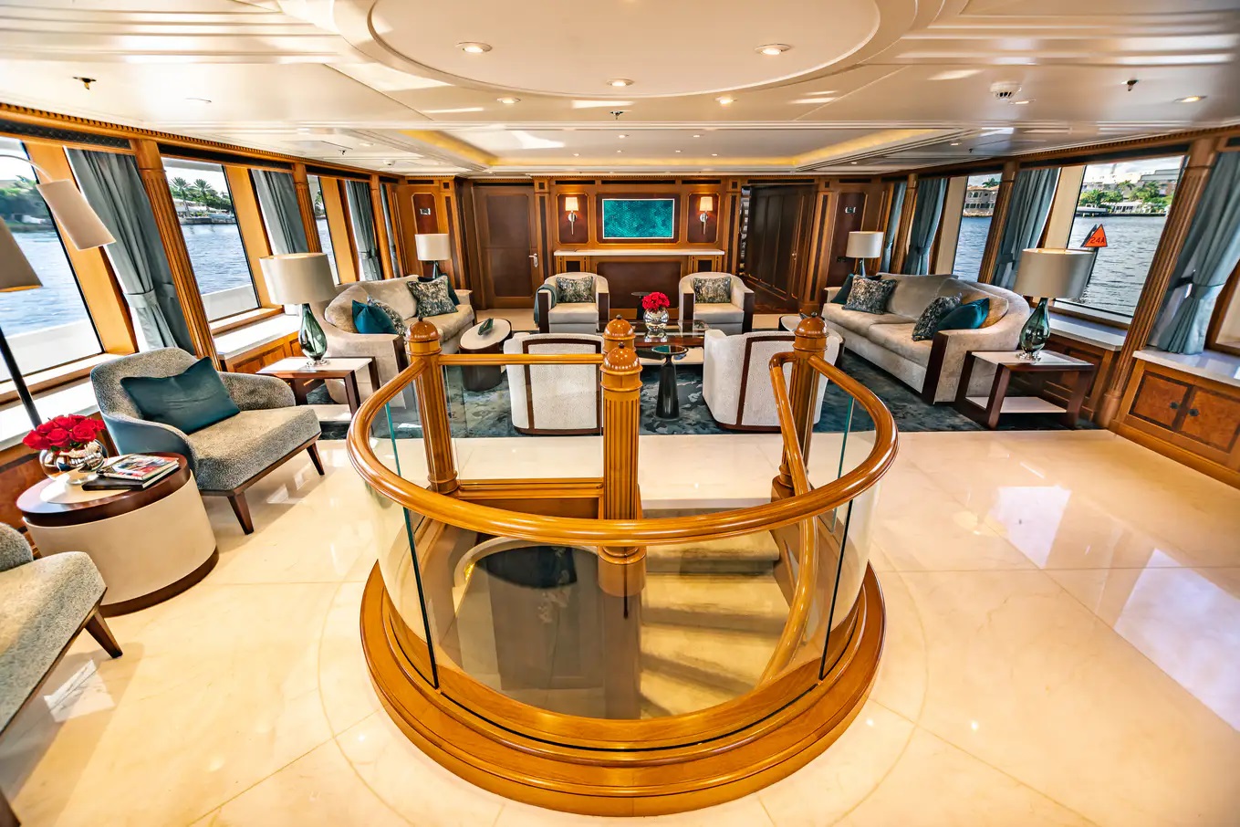 301 Main deck salon.jpg