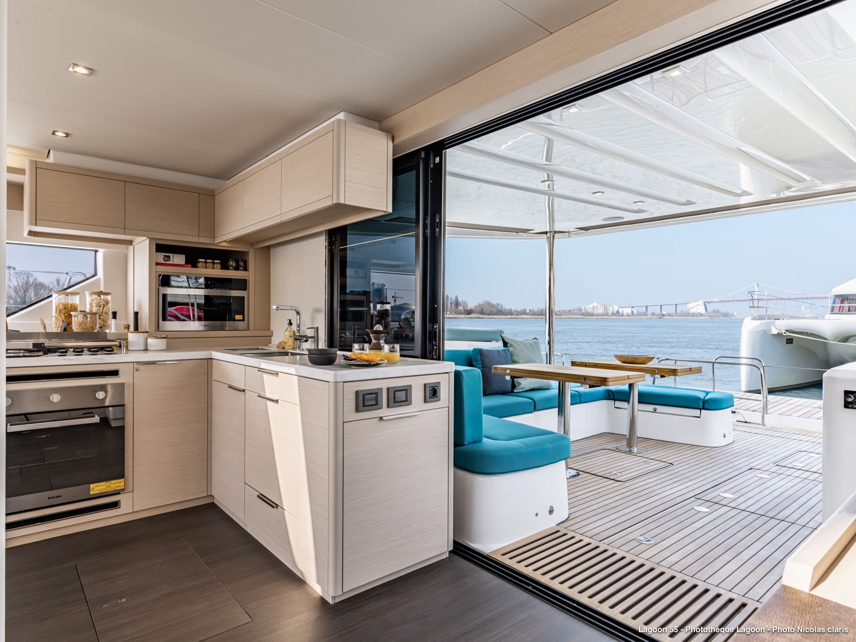 301 Salon flowing onto the aft deck.jpg