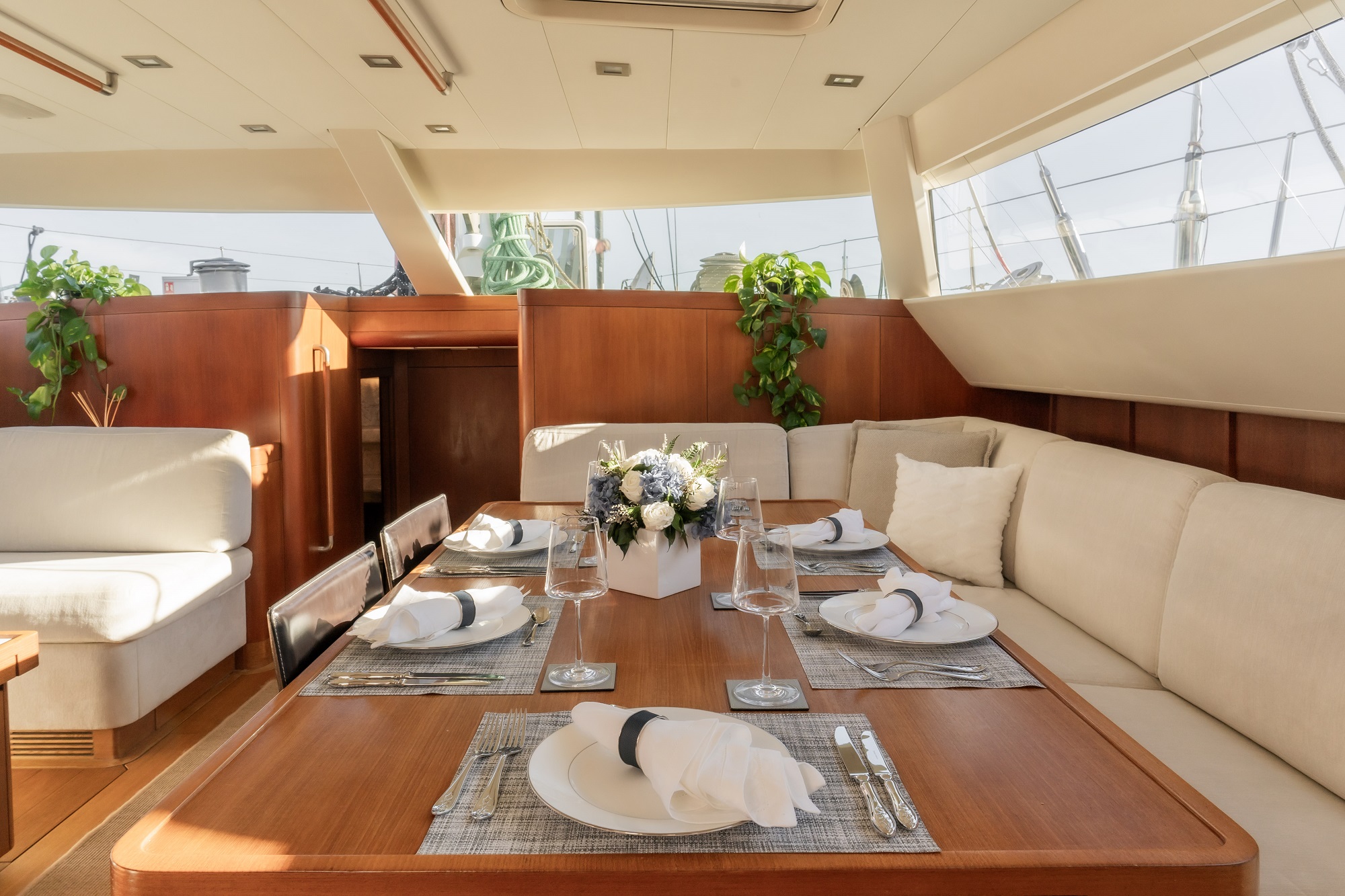 302 Deck dining.jpg