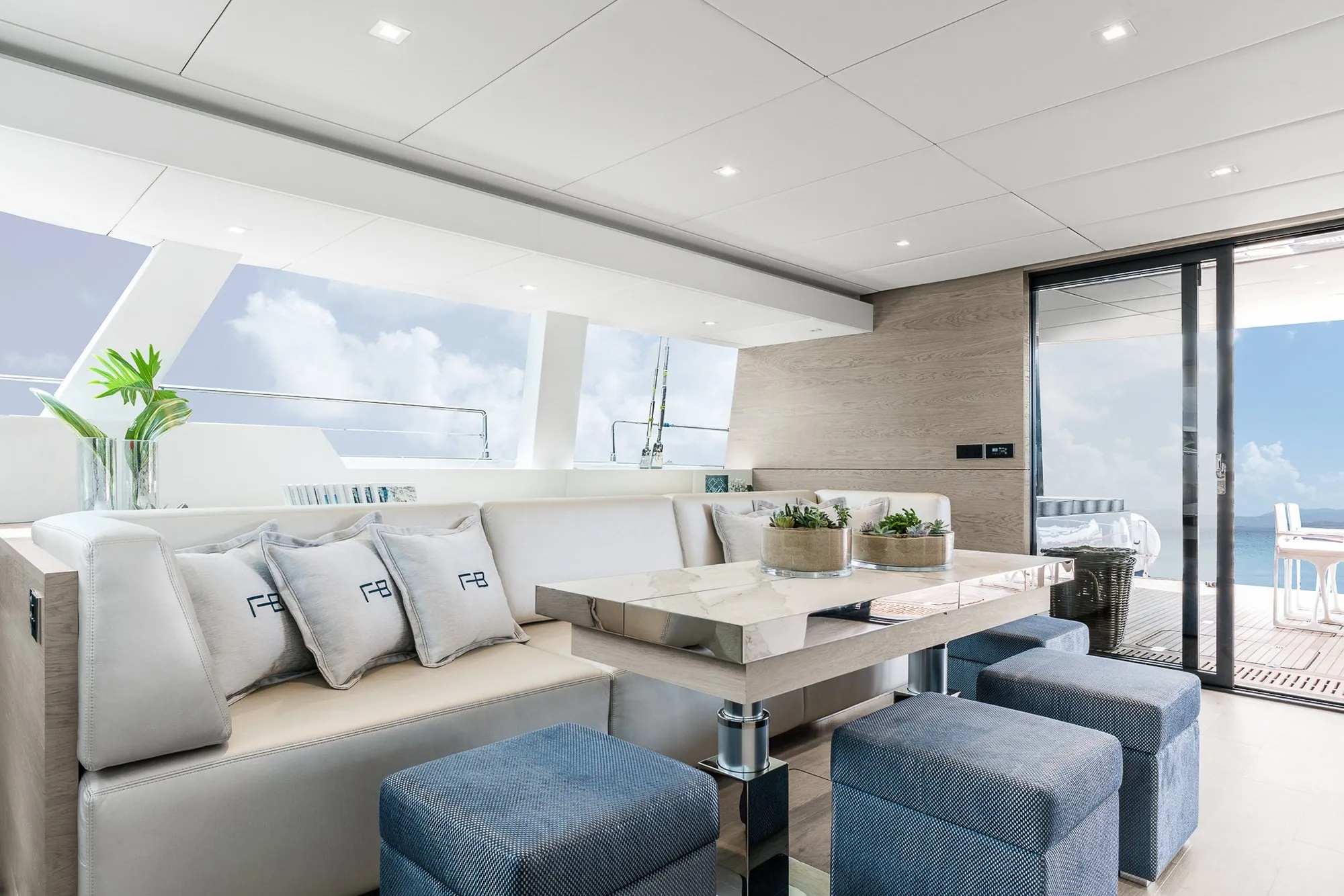 302 Main salon lounge and diner.jpg