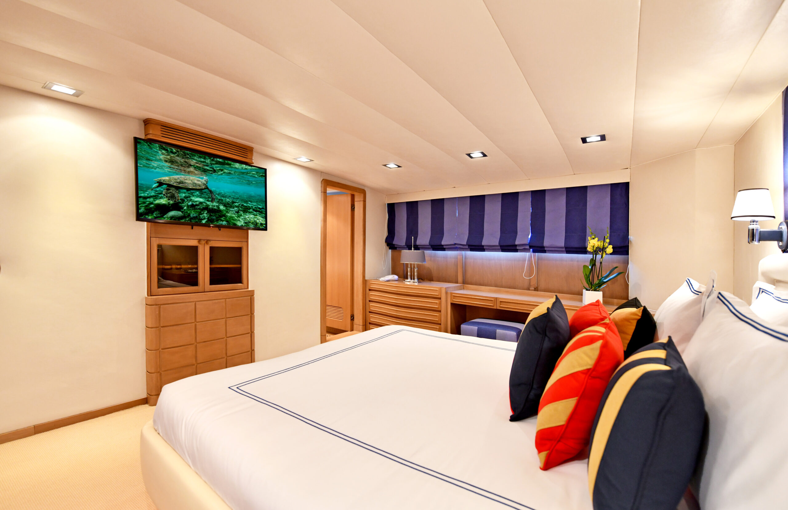 302 Master suite.jpg