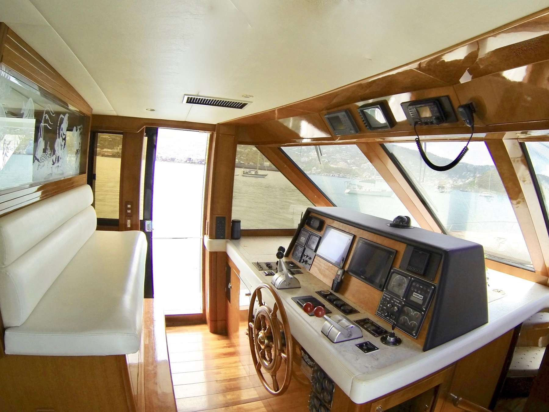 302 Motor Yacht MCGREGOR III Helm Station.jpg
