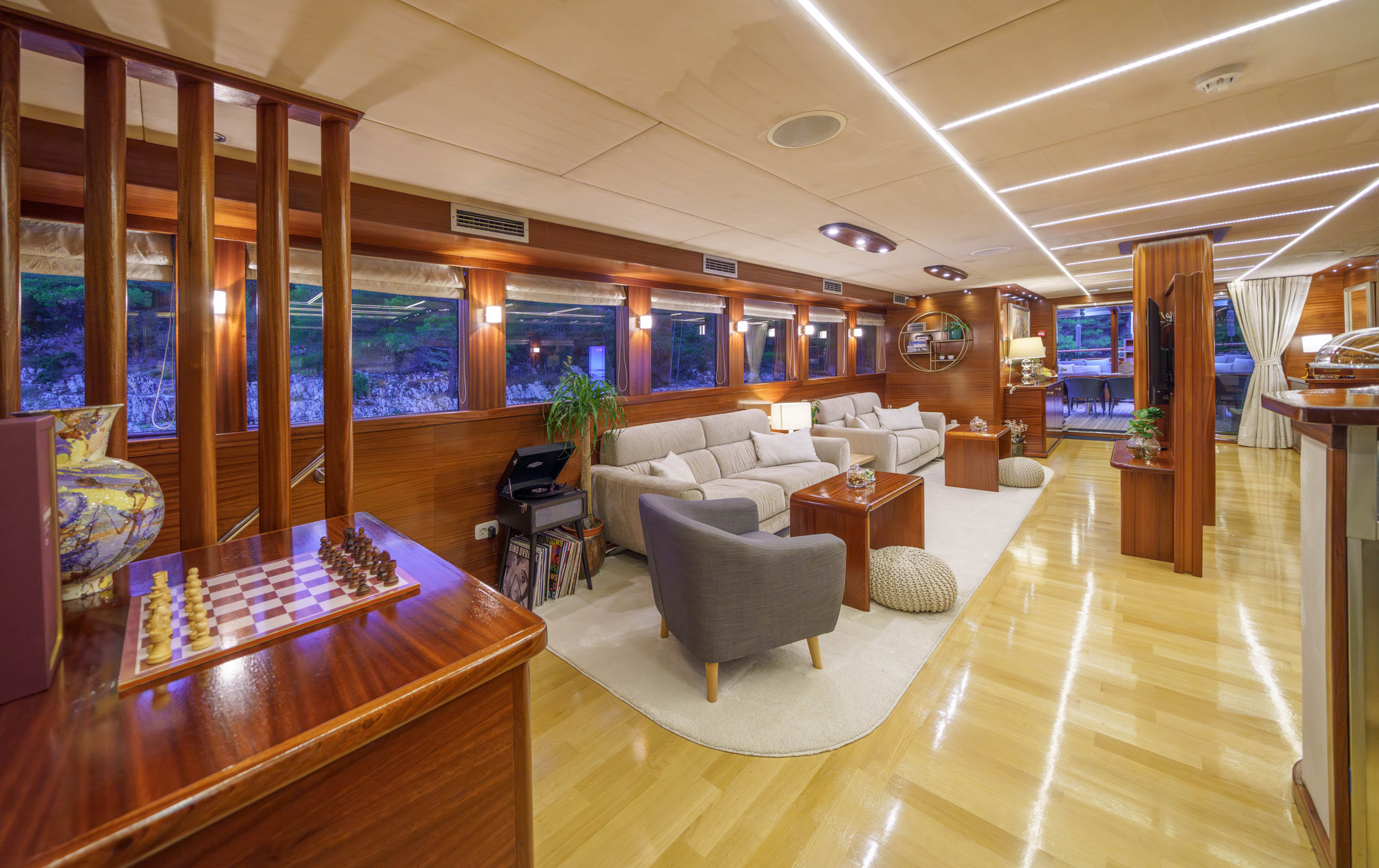 302 SON DE MAR - Main salon lounge.jpg