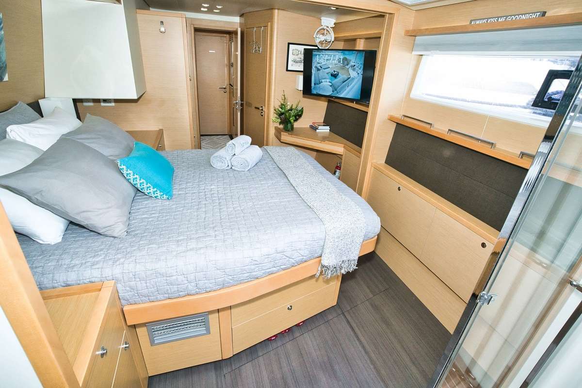 302 Sailing Catamaran AZULIA II Cabin.jpg