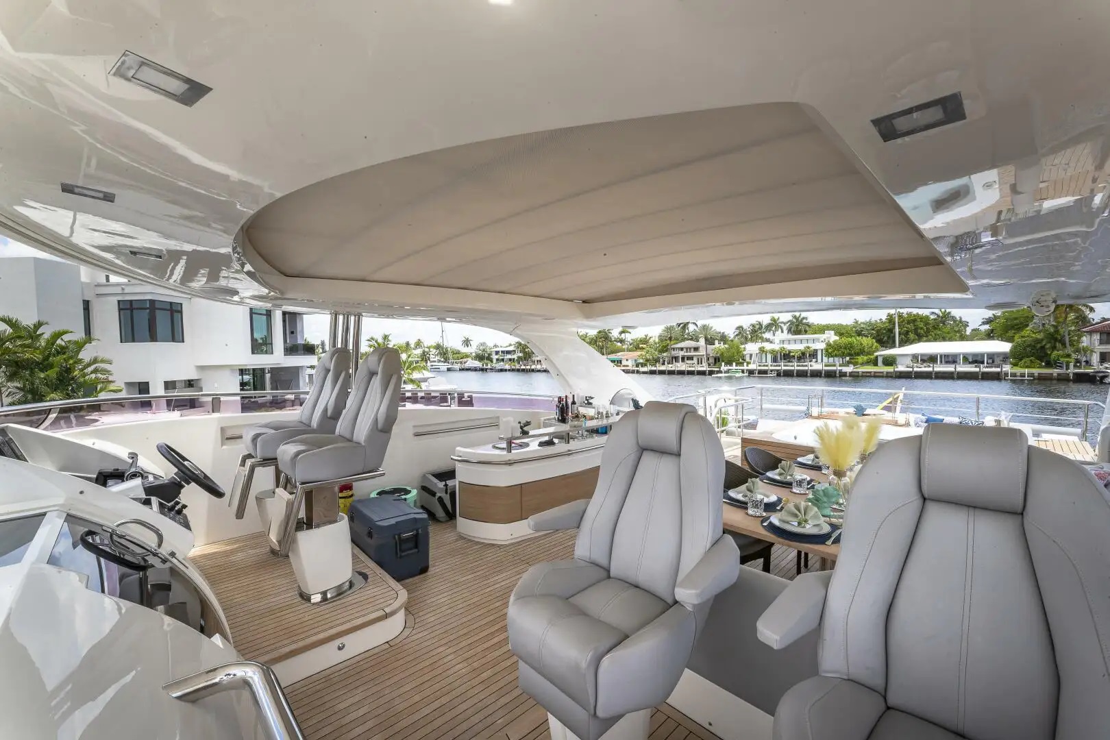 302 Sun deck view aft.jpg