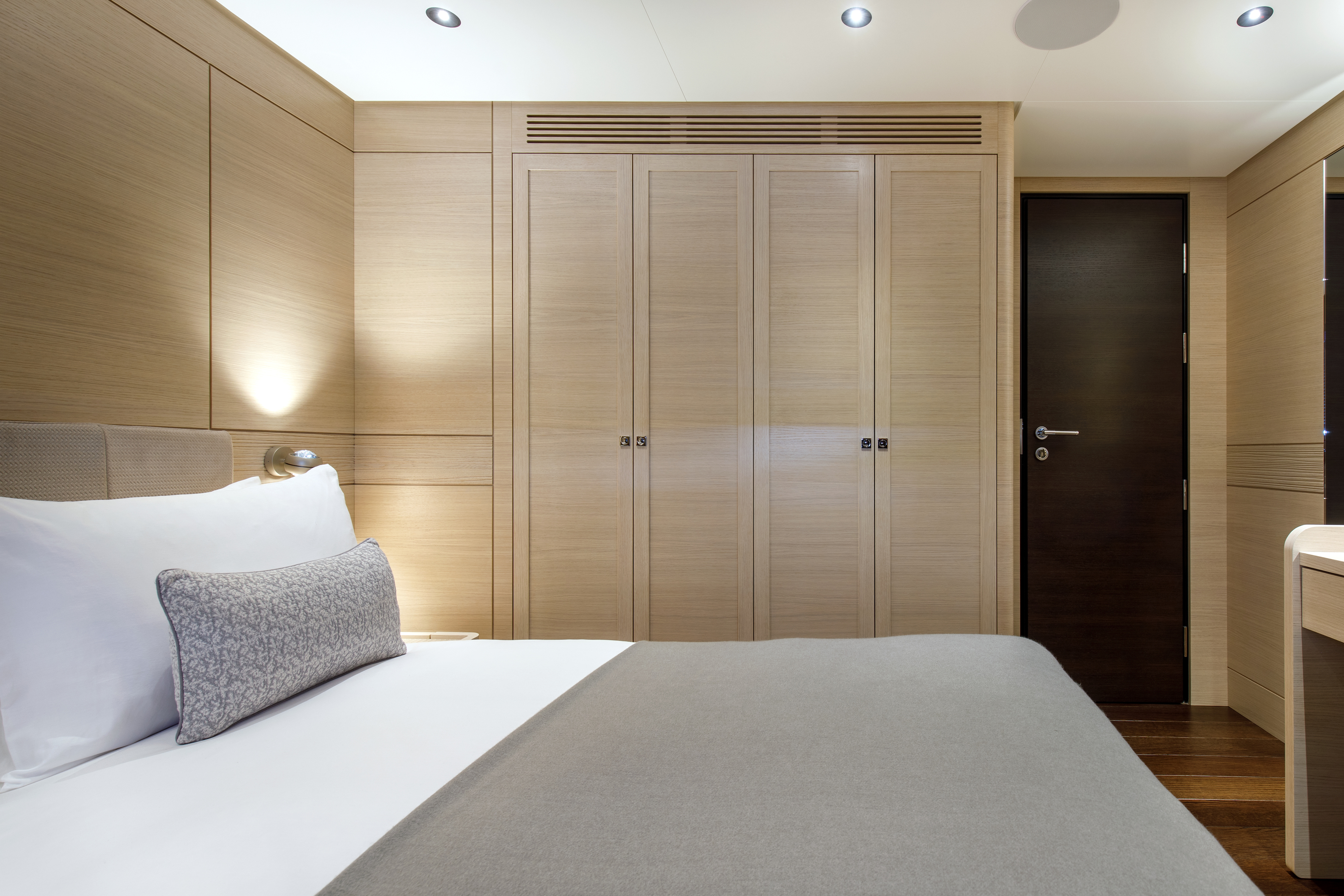 303 Contemporary guest suite Robert Matic.jpg
